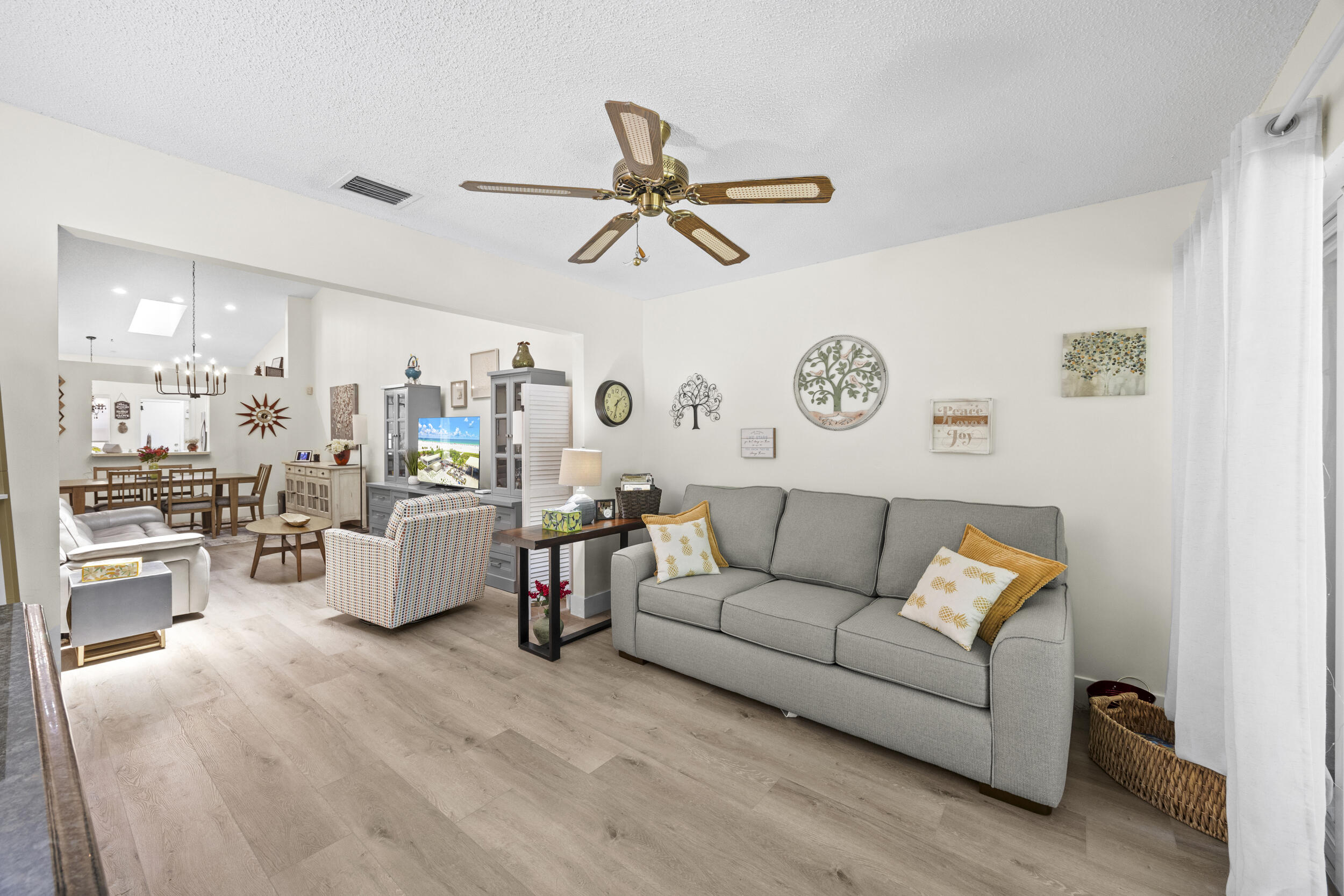 WHISPERING SOUND - Residential