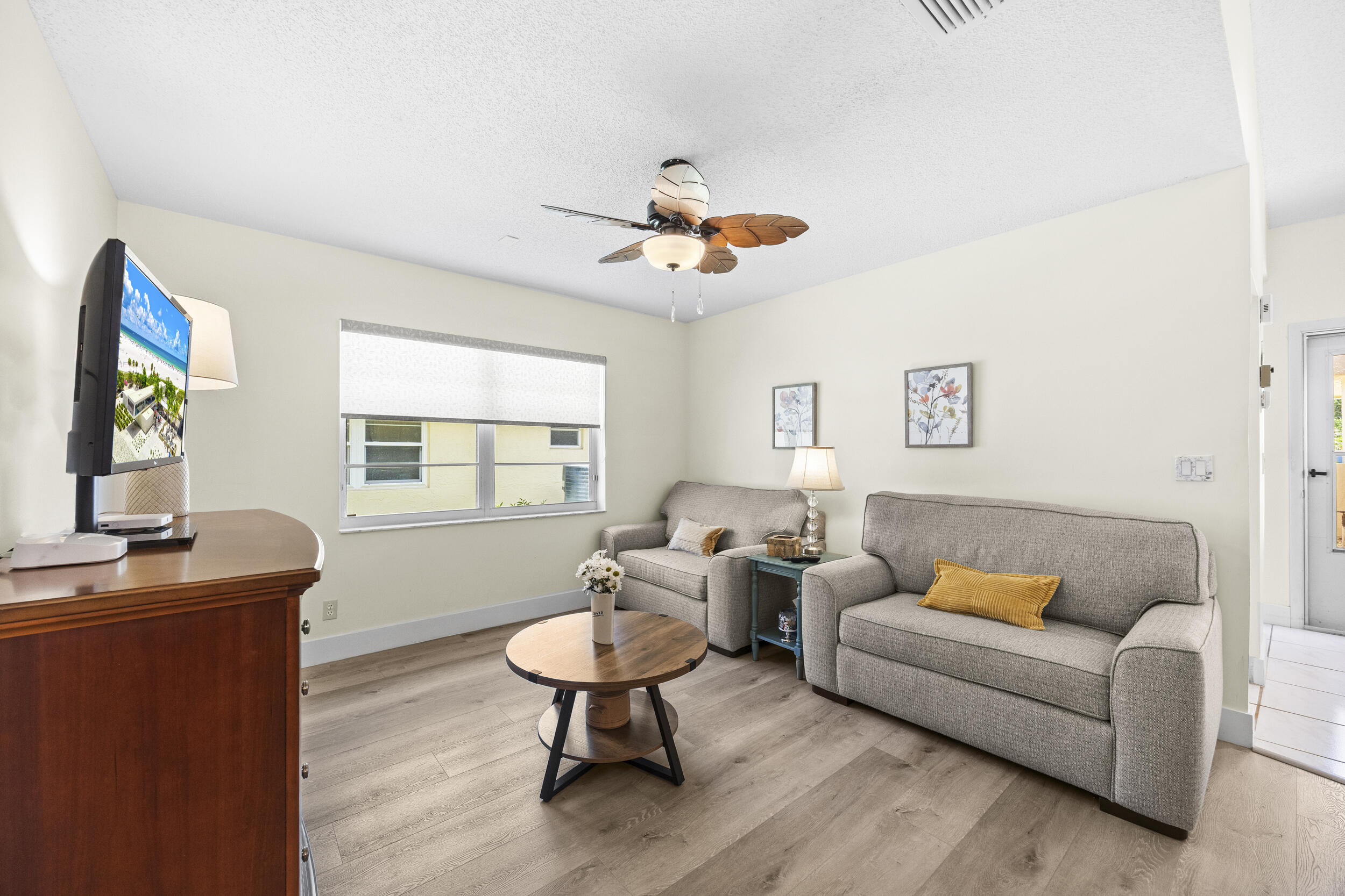 WHISPERING SOUND - Residential