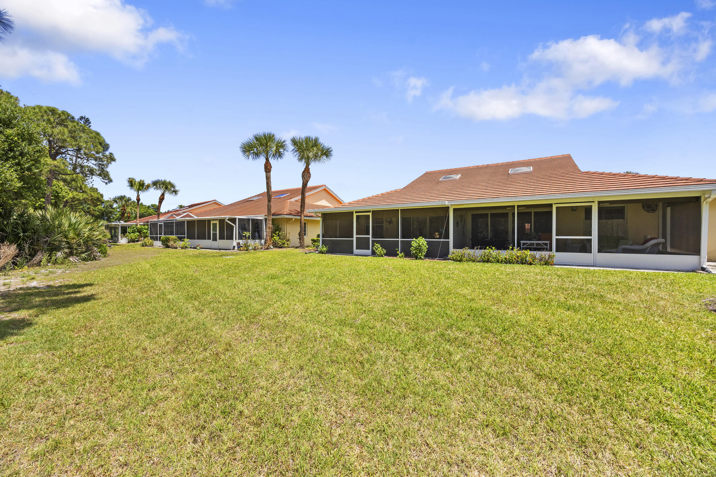 WHISPERING SOUND - Residential