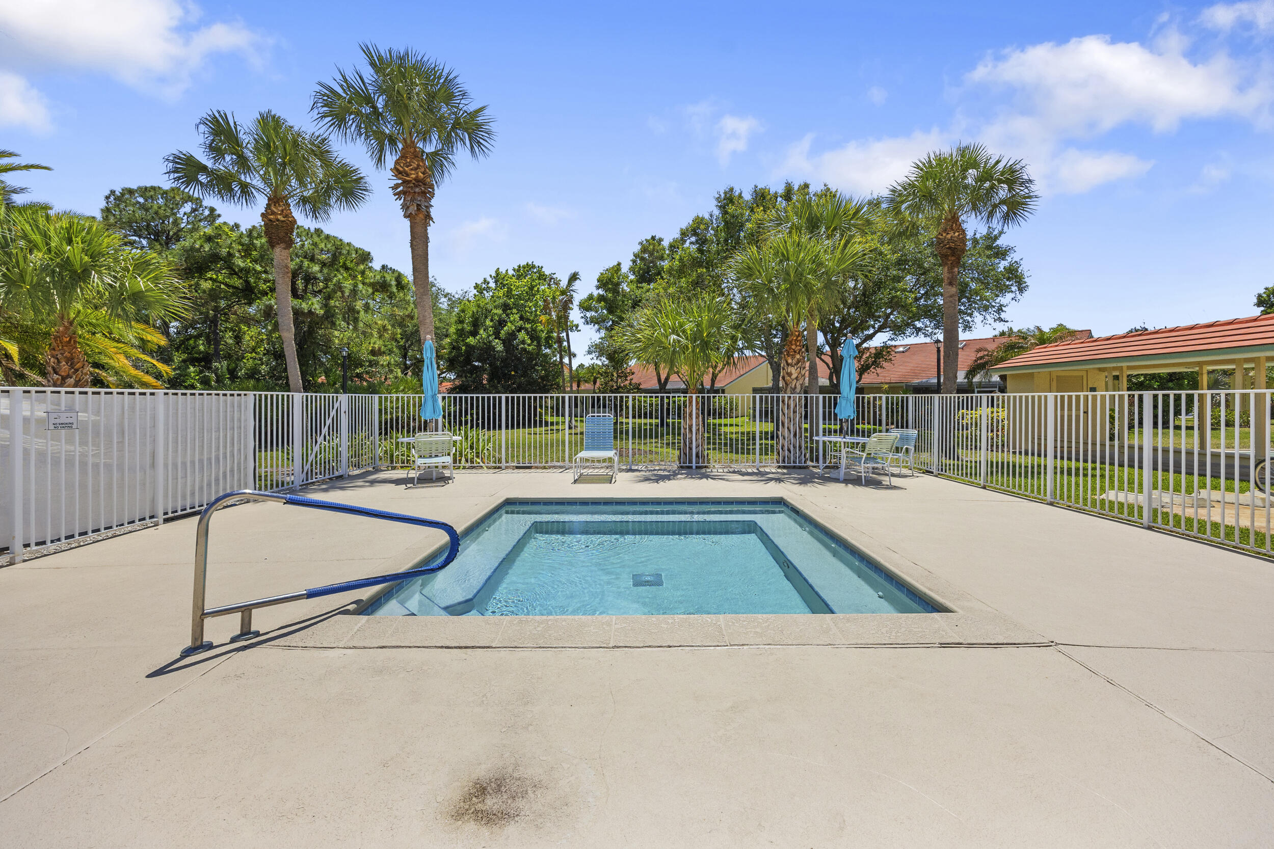 WHISPERING SOUND - Residential