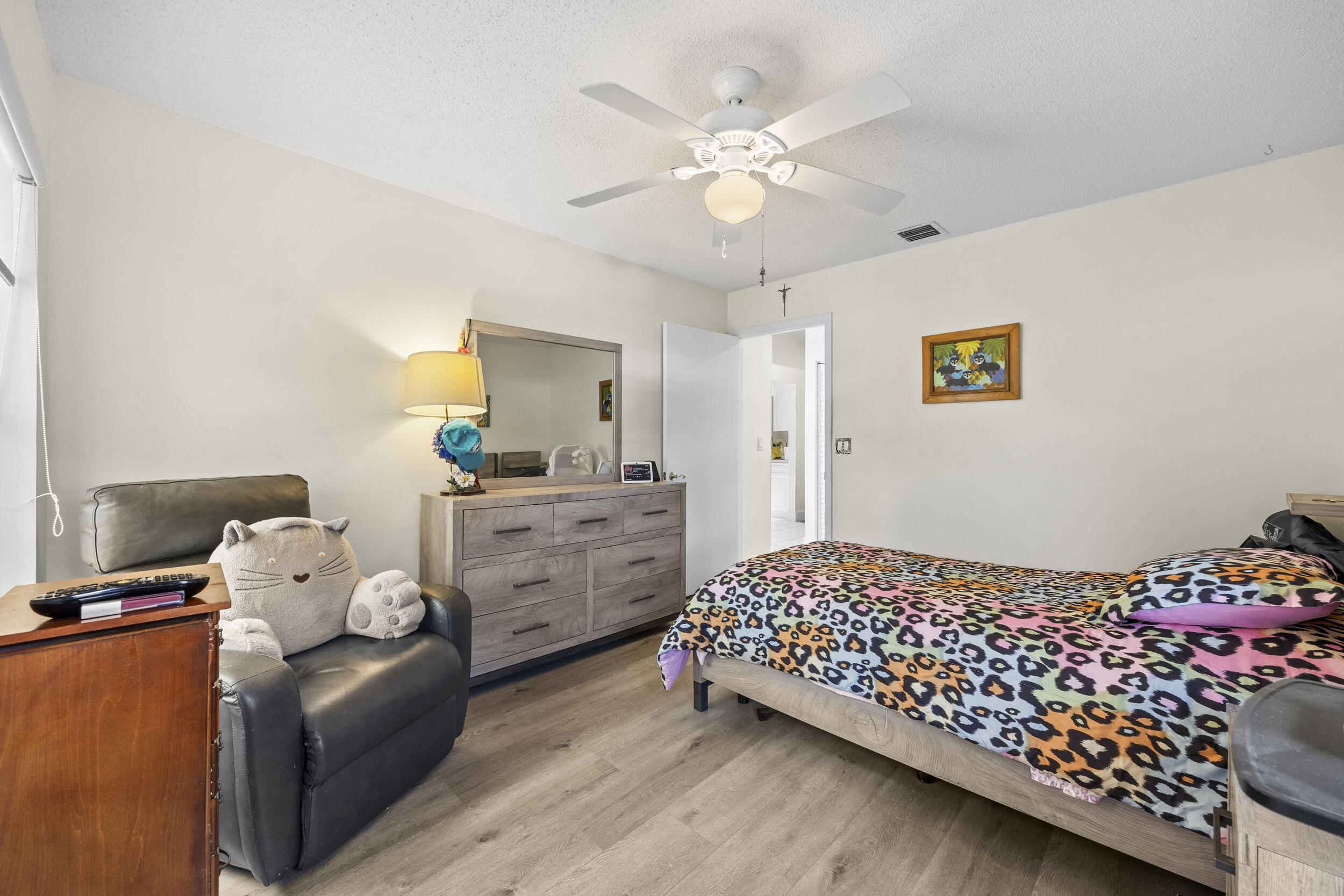 WHISPERING SOUND - Residential