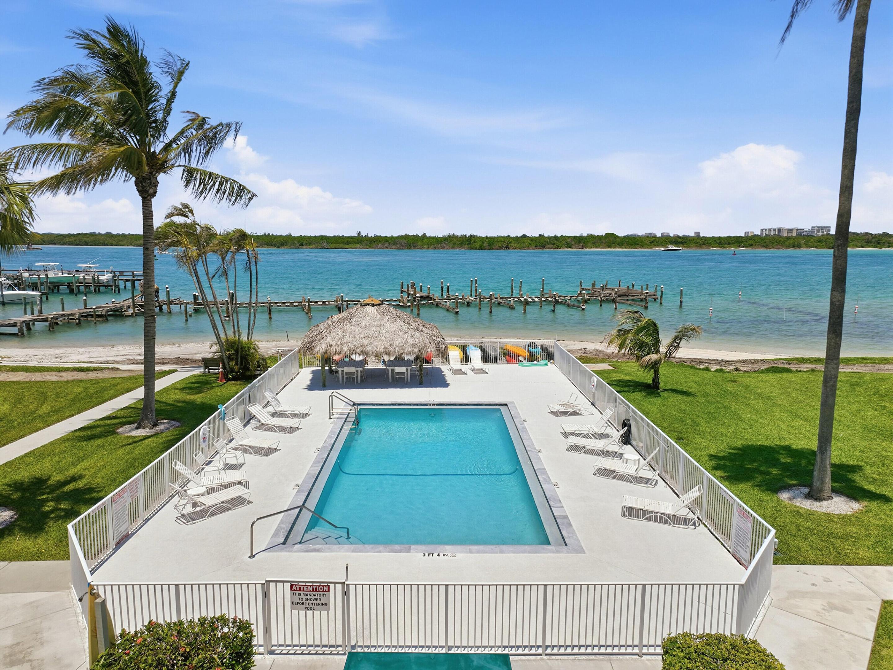 LA ENTRADA DEL MAR CONDOMINIUM - Residential