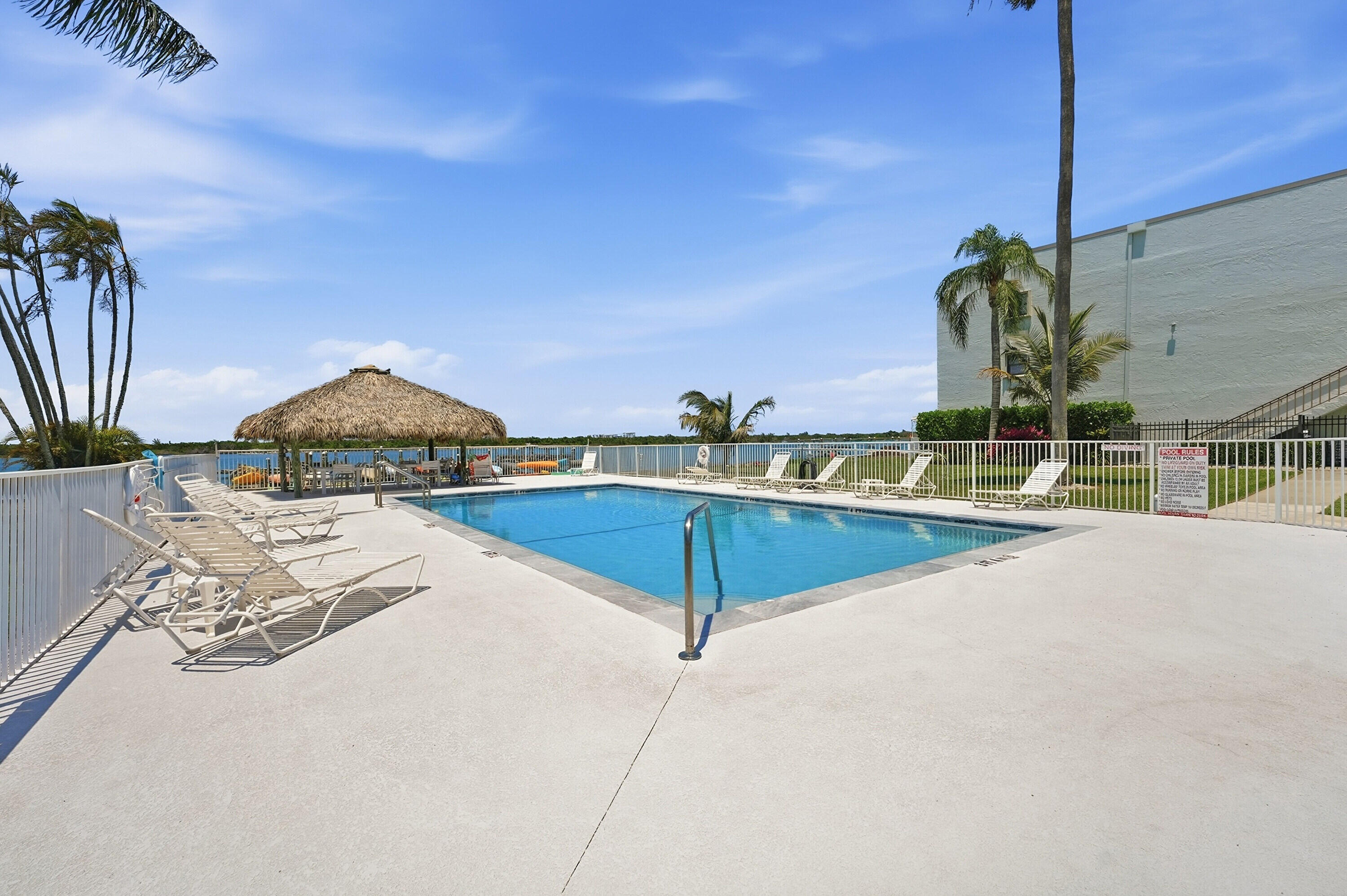 LA ENTRADA DEL MAR CONDOMINIUM - Residential