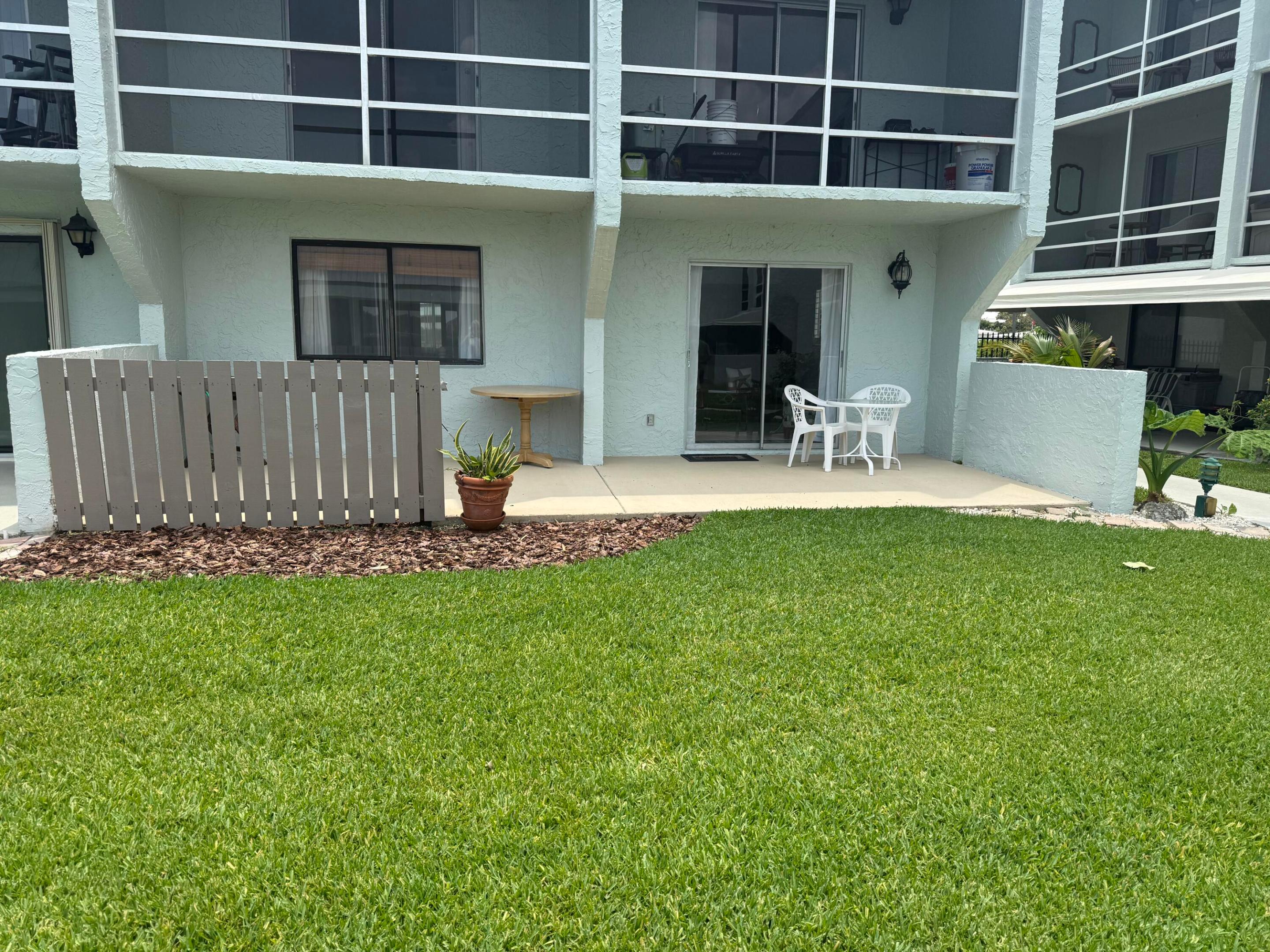 LA ENTRADA DEL MAR CONDOMINIUM - Residential