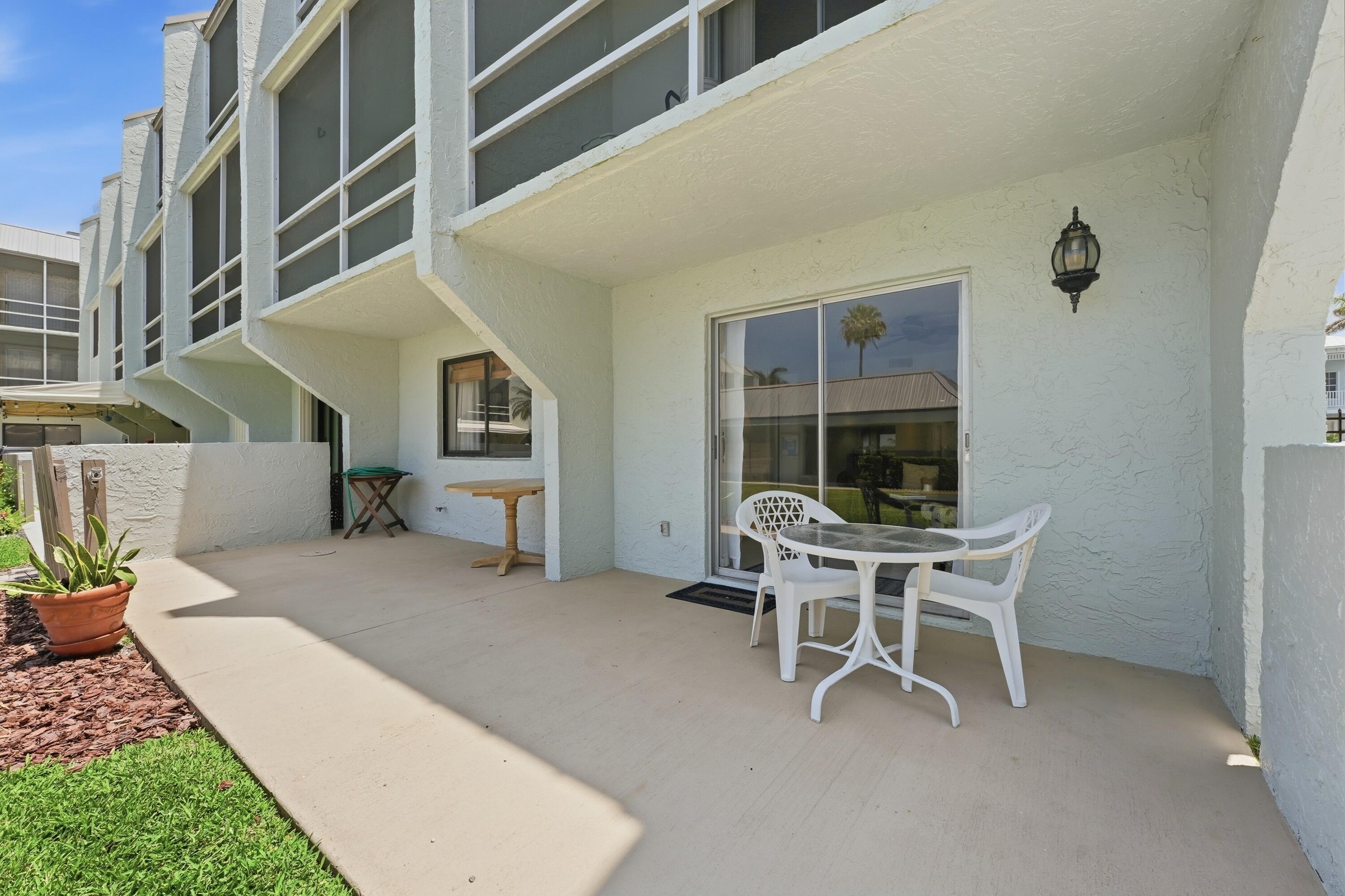 LA ENTRADA DEL MAR CONDOMINIUM - Residential