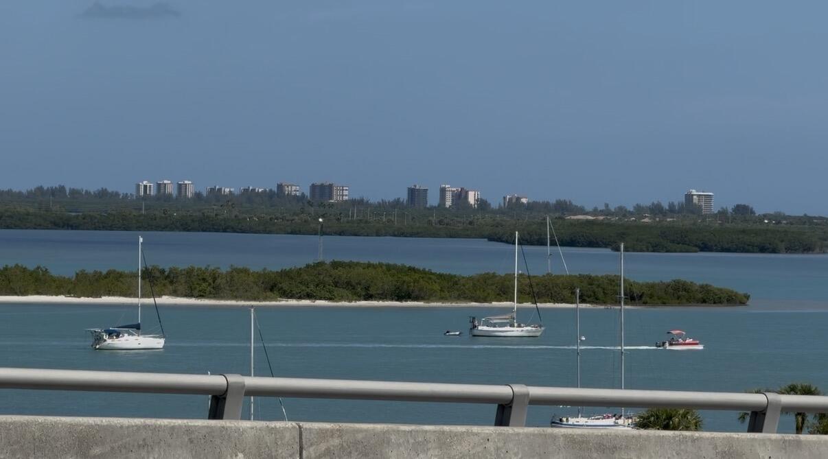 LA ENTRADA DEL MAR CONDOMINIUM - Residential