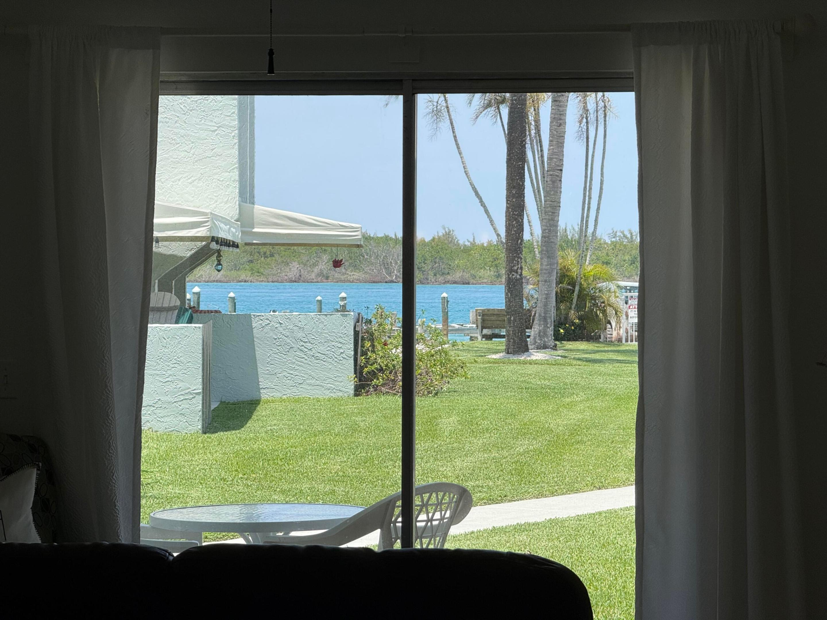 LA ENTRADA DEL MAR CONDOMINIUM - Residential