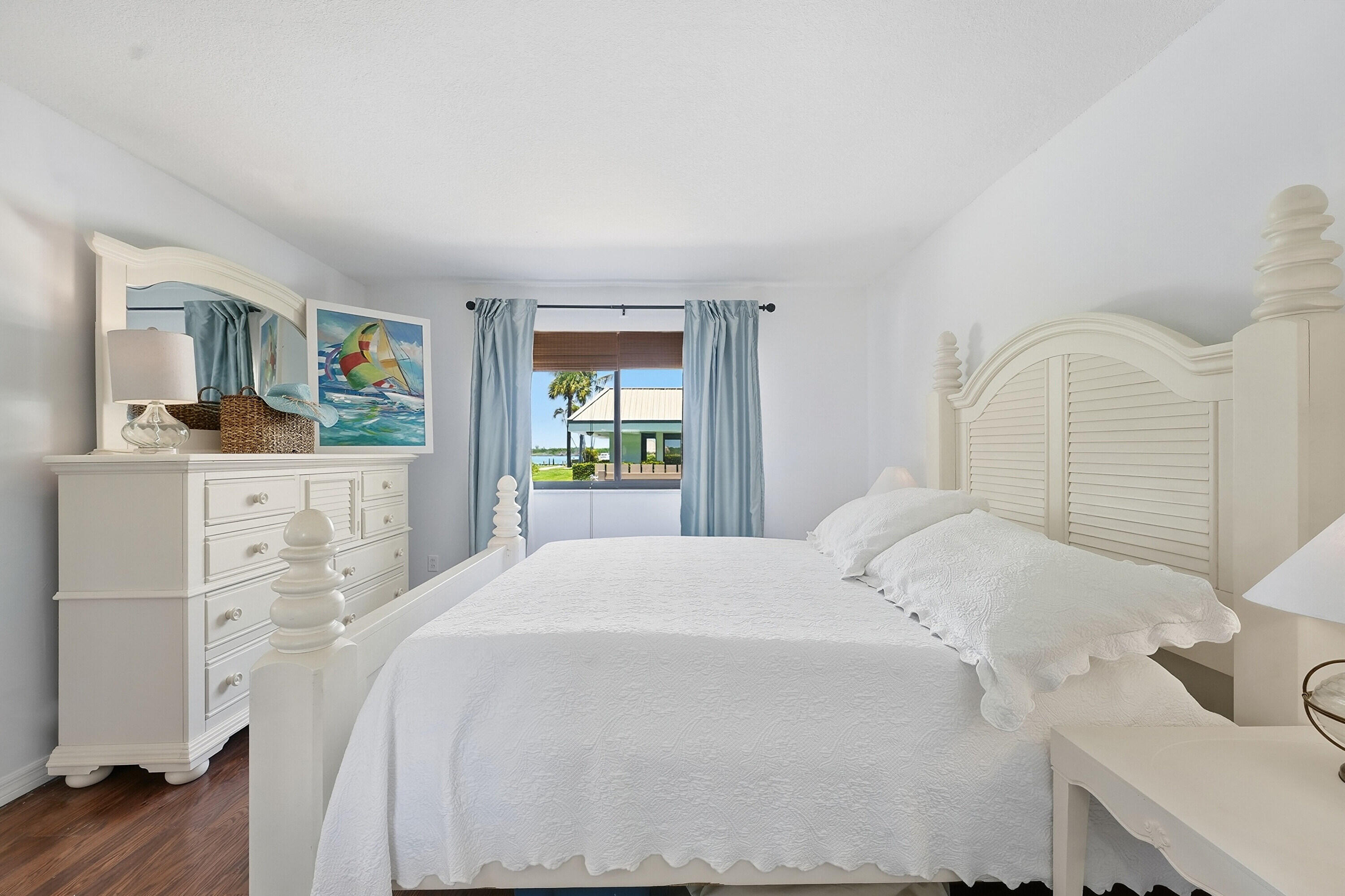 LA ENTRADA DEL MAR CONDOMINIUM - Residential