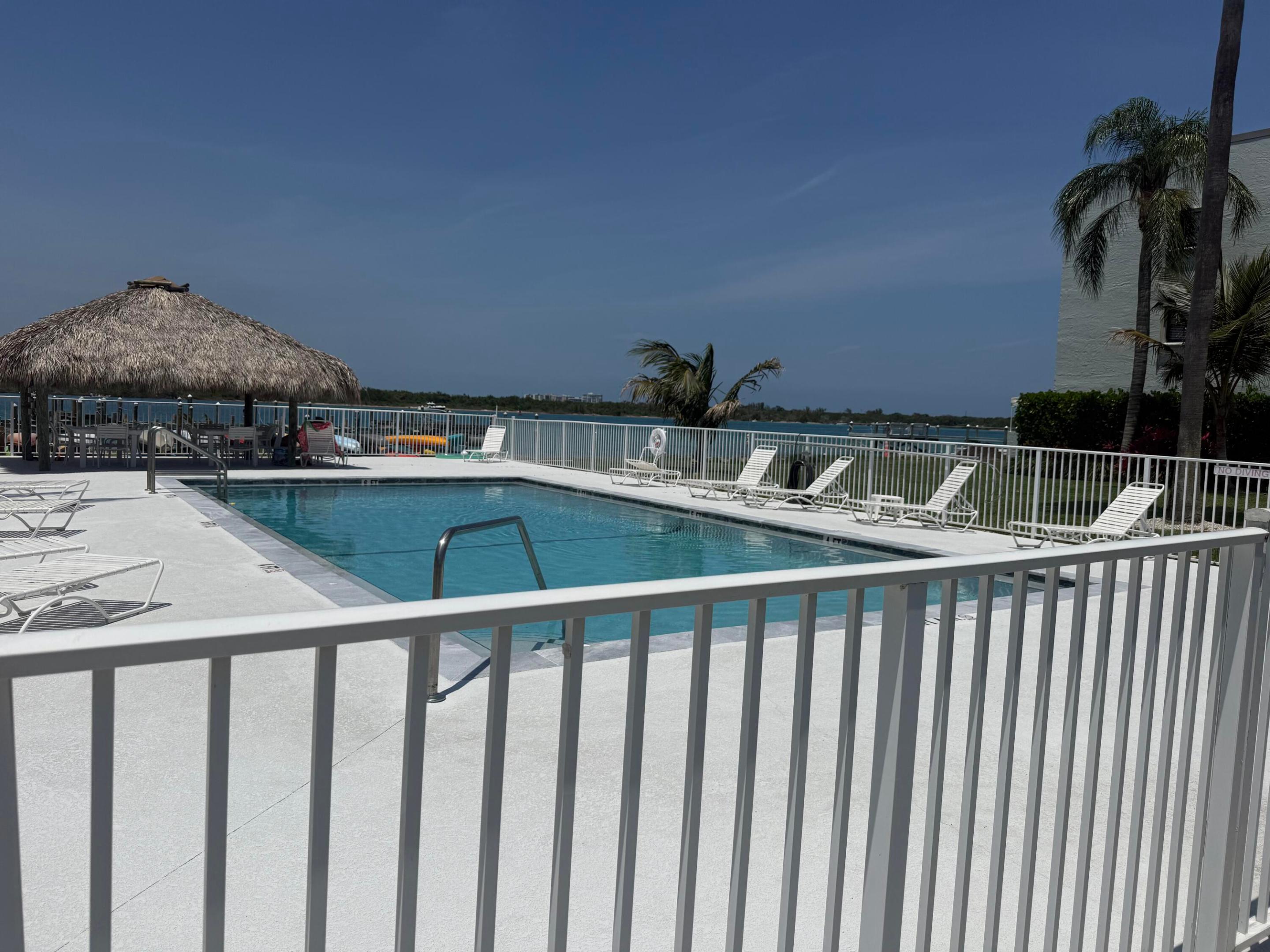 LA ENTRADA DEL MAR CONDOMINIUM - Residential