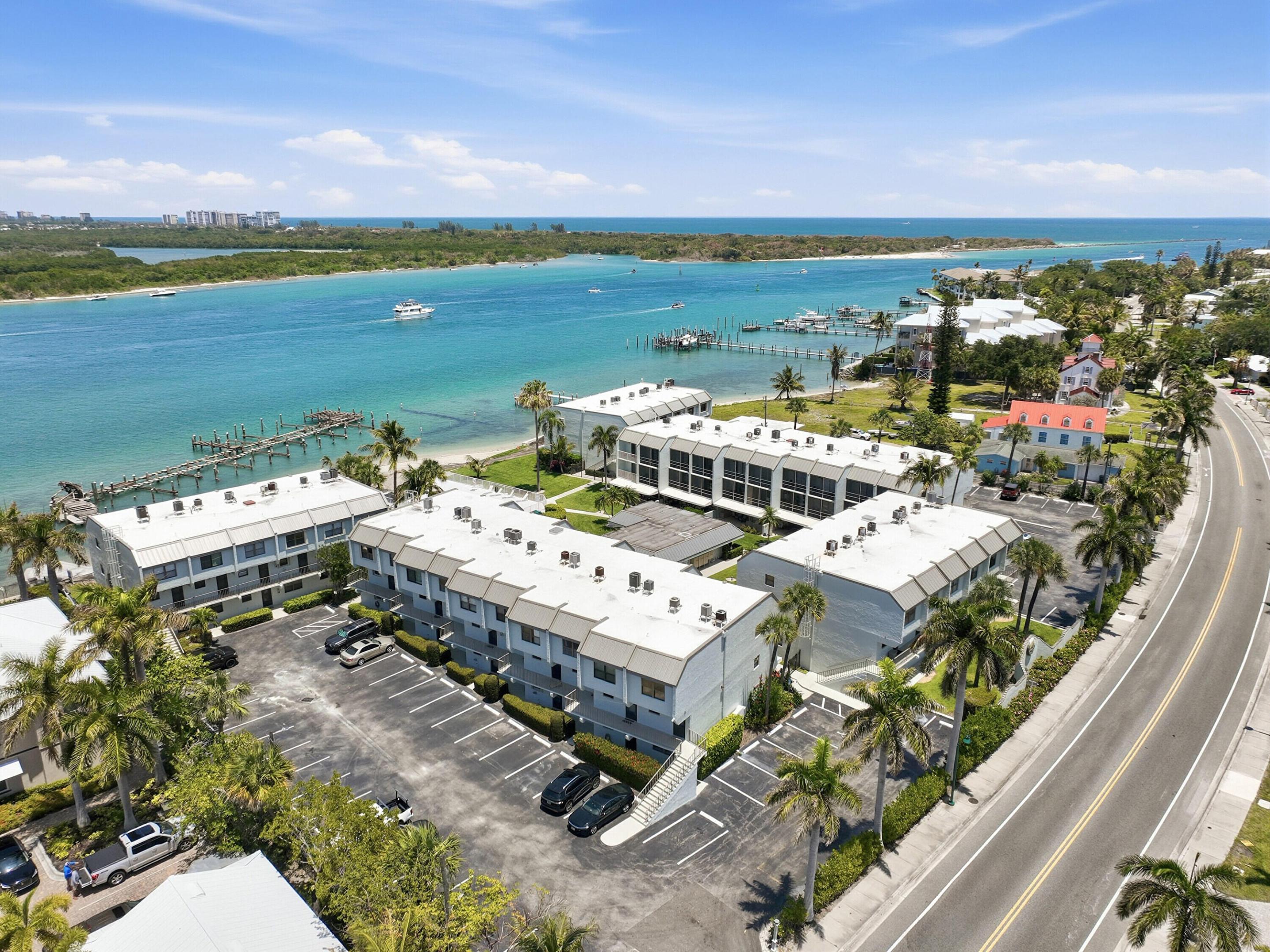 LA ENTRADA DEL MAR CONDOMINIUM - Residential