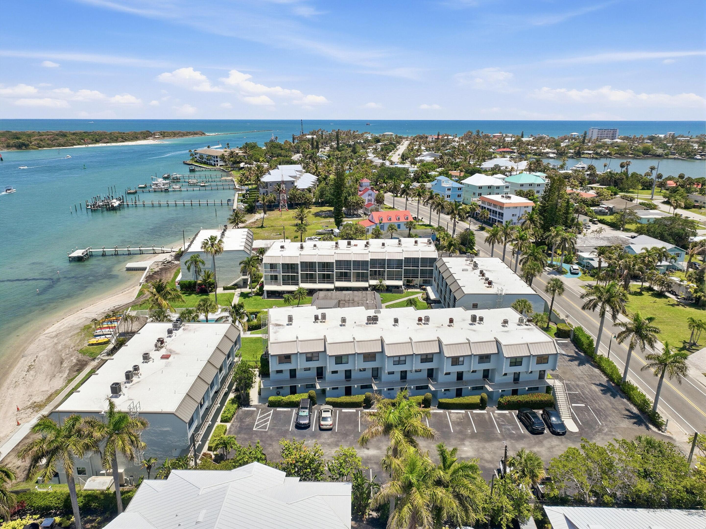 LA ENTRADA DEL MAR CONDOMINIUM - Residential