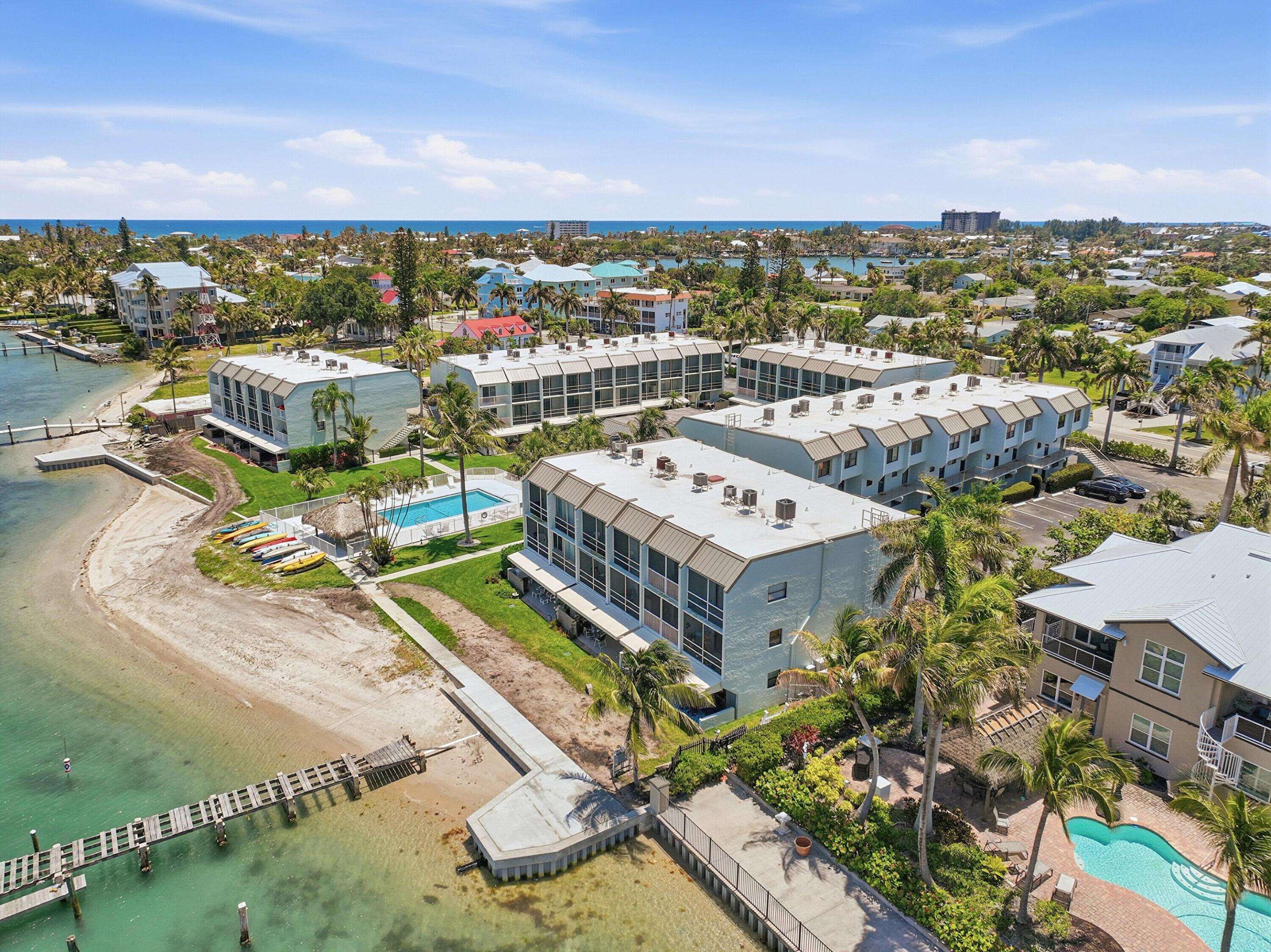 LA ENTRADA DEL MAR CONDOMINIUM - Residential