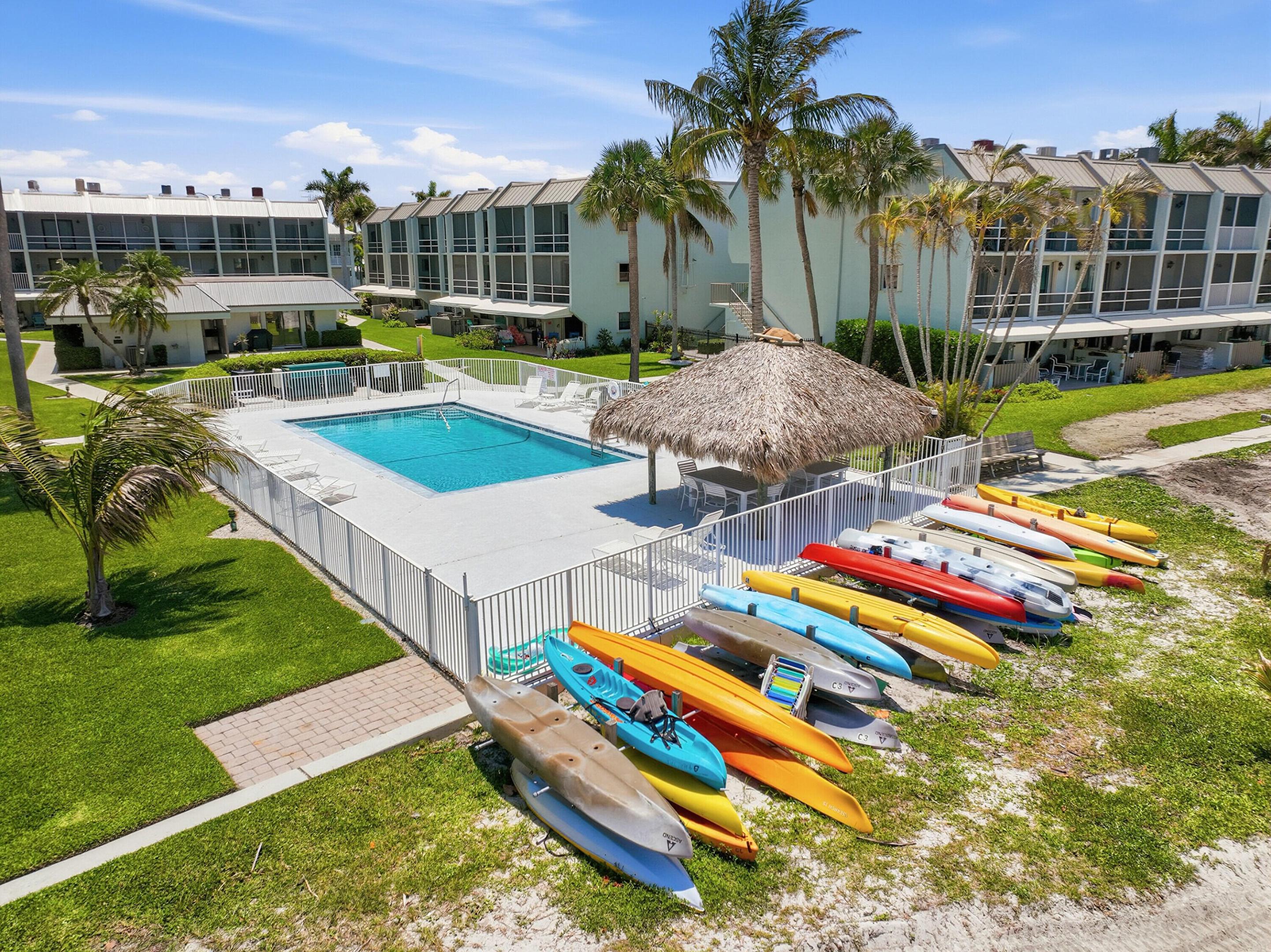 LA ENTRADA DEL MAR CONDOMINIUM - Residential