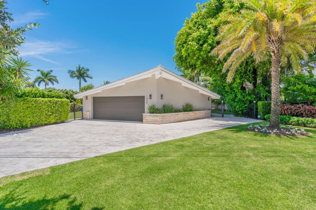 Photo of 1425 Middle River Drive, Fort Lauderdale, FL 33304 (MLS # B26039226)