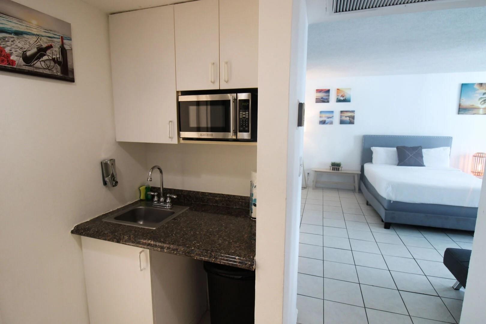 5445 Collins Ave 1205