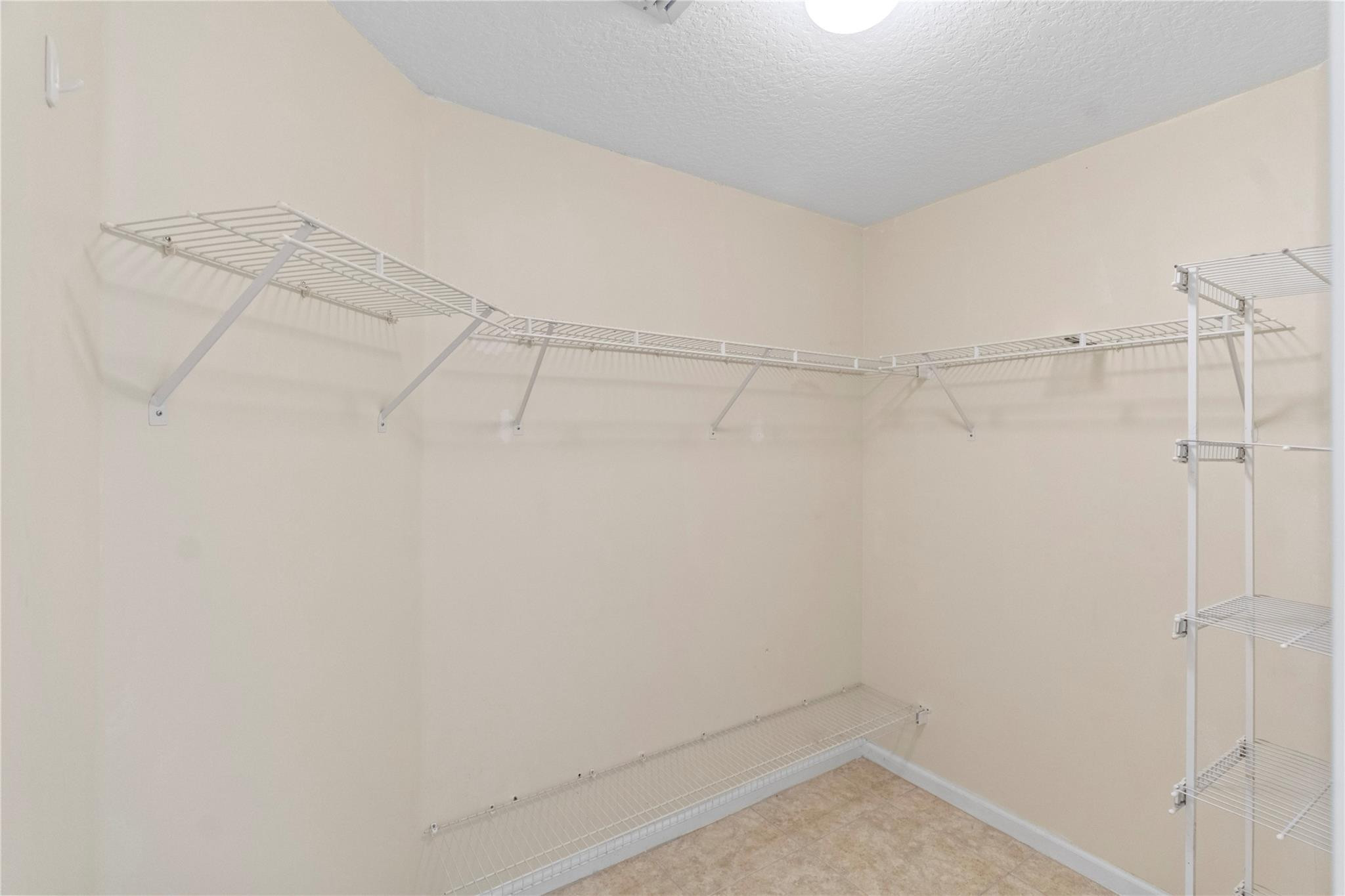 OAKLAND LAKES - Residential