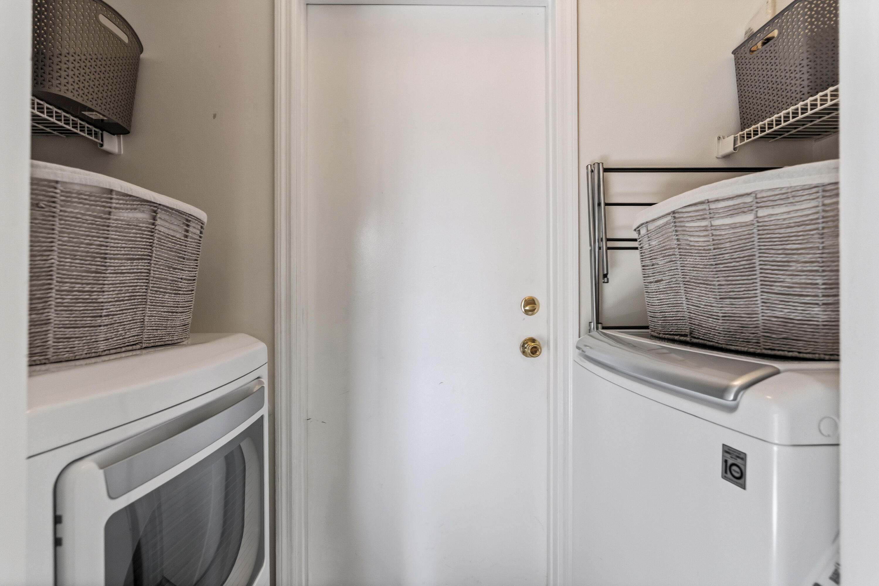 OAKLAND LAKES - Residential