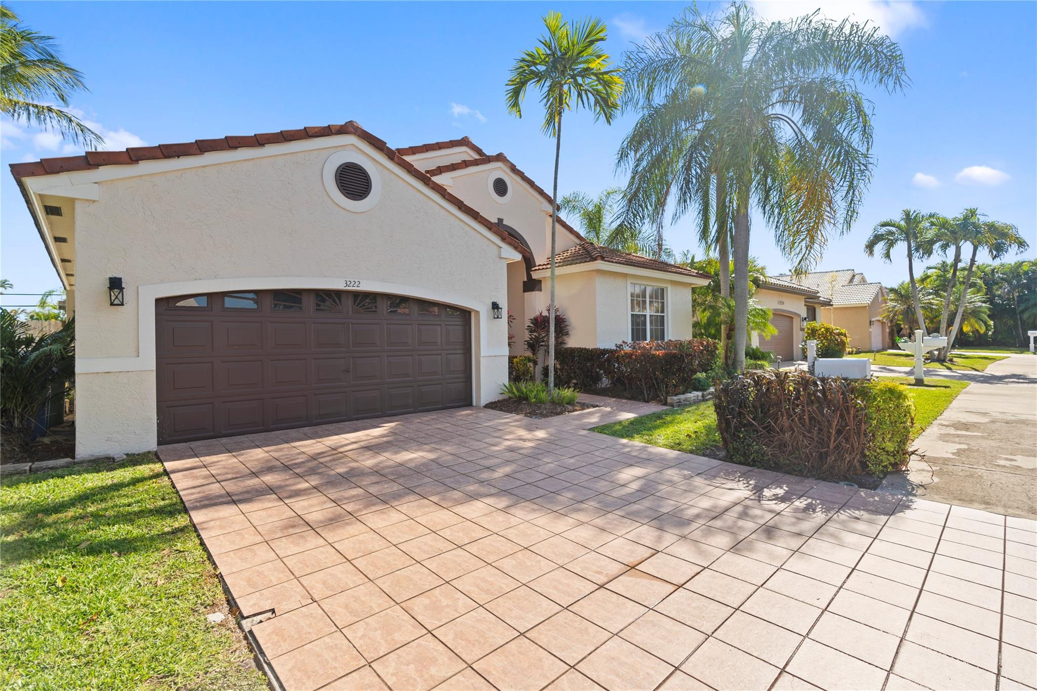 OAKLAND LAKES - Residential