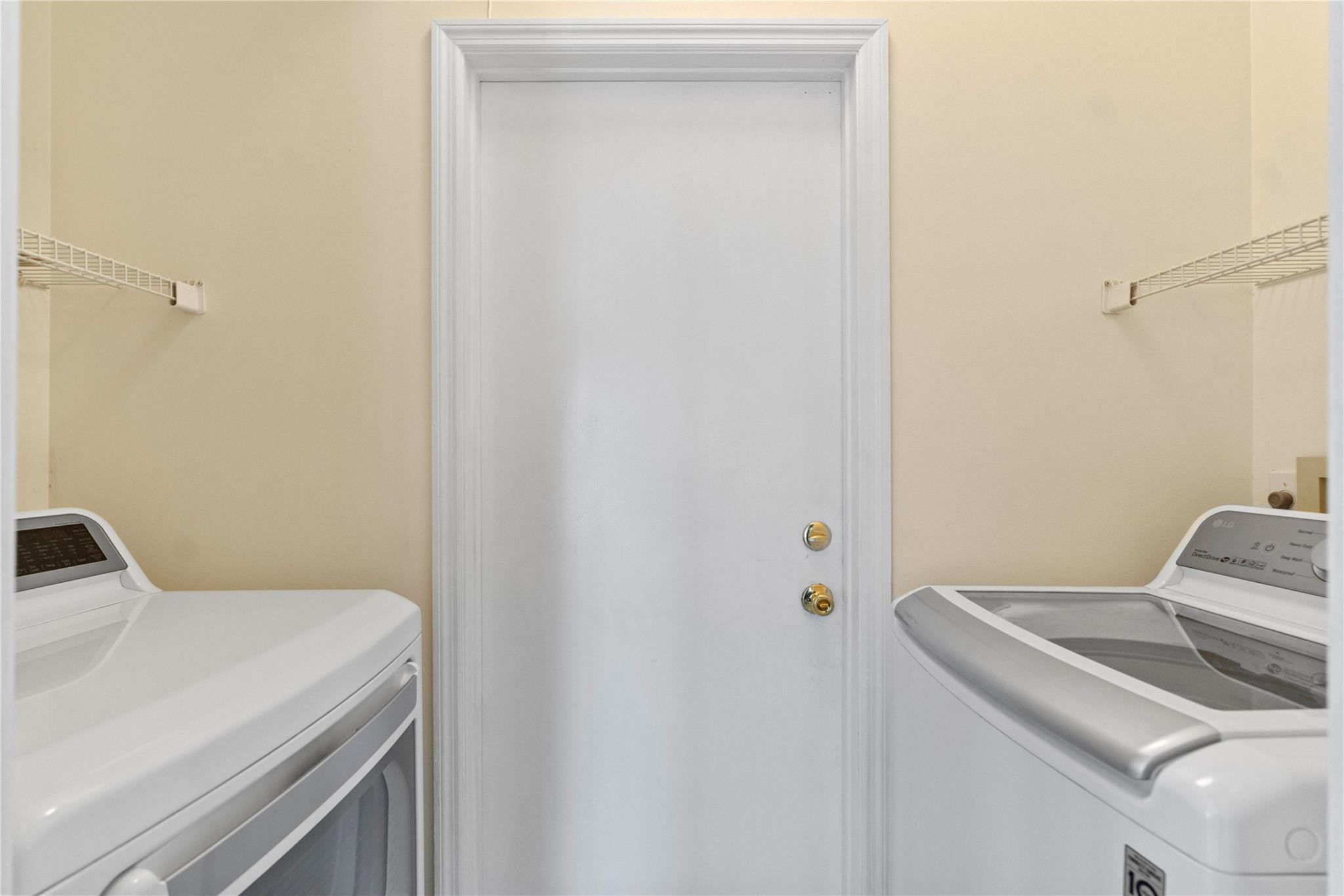 OAKLAND LAKES - Residential