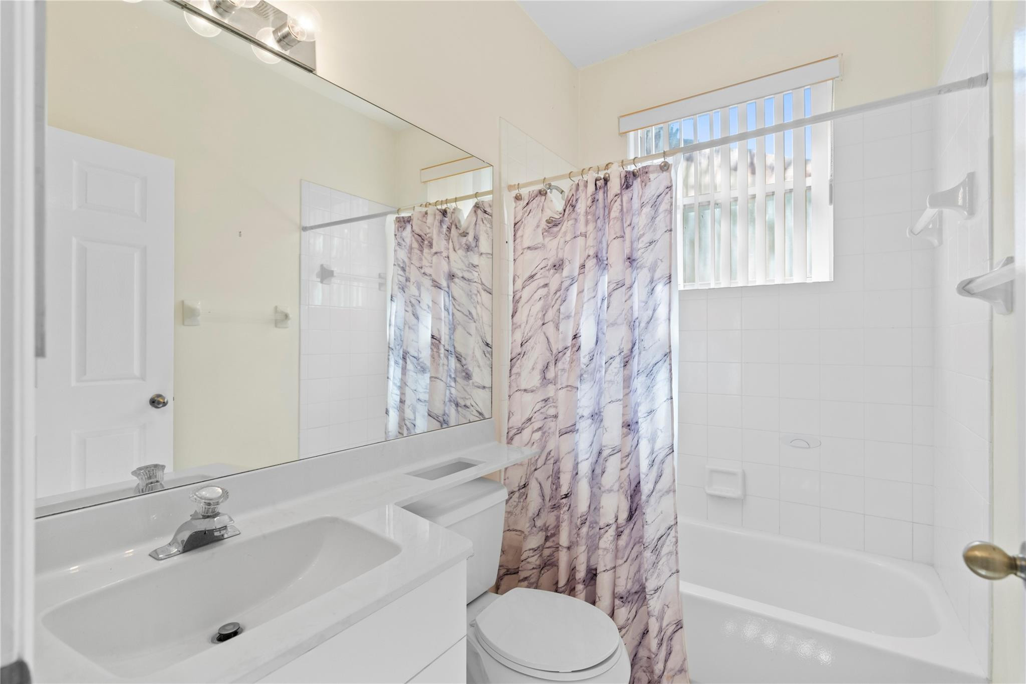 OAKLAND LAKES - Residential