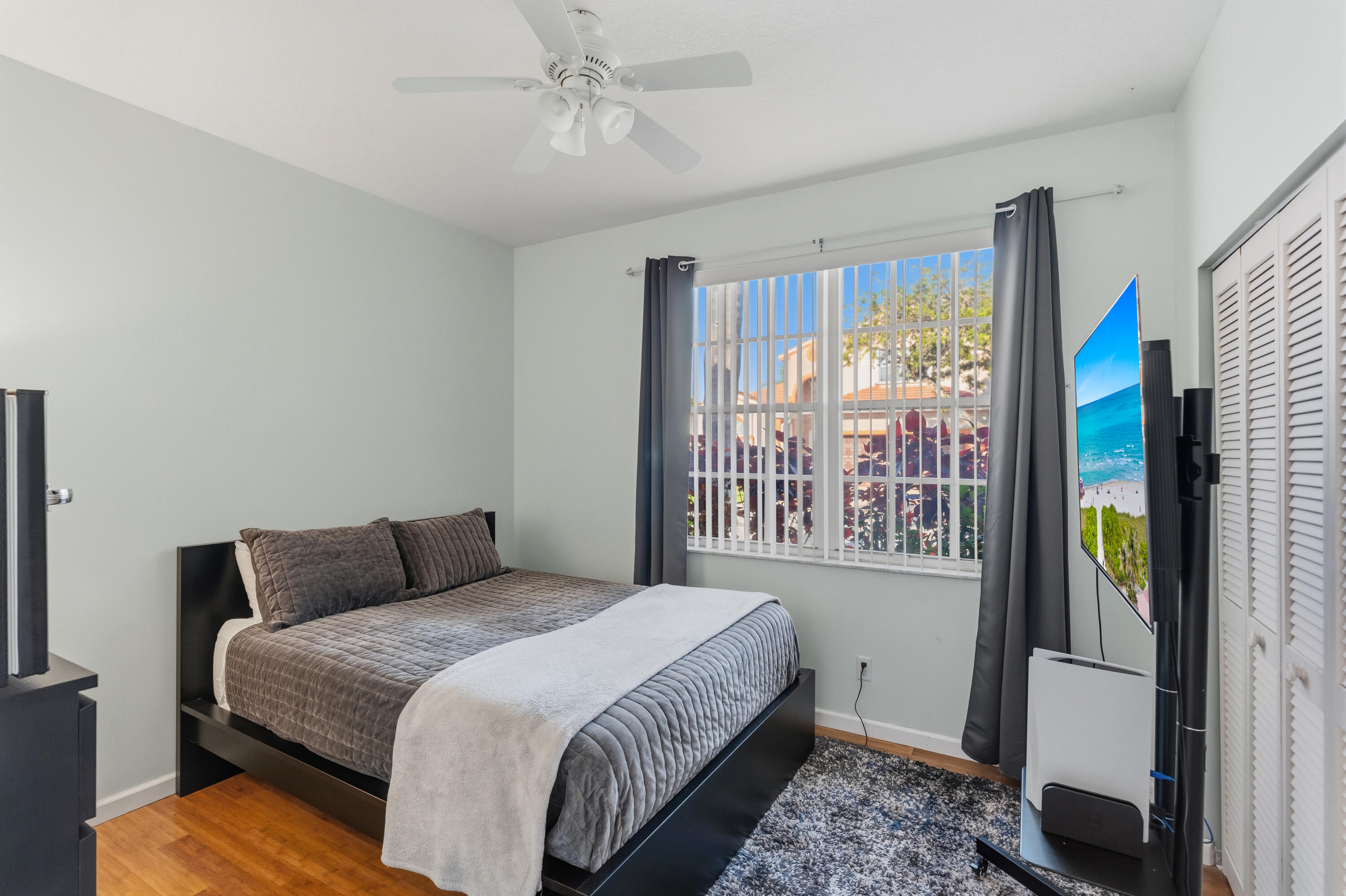 OAKLAND LAKES - Residential