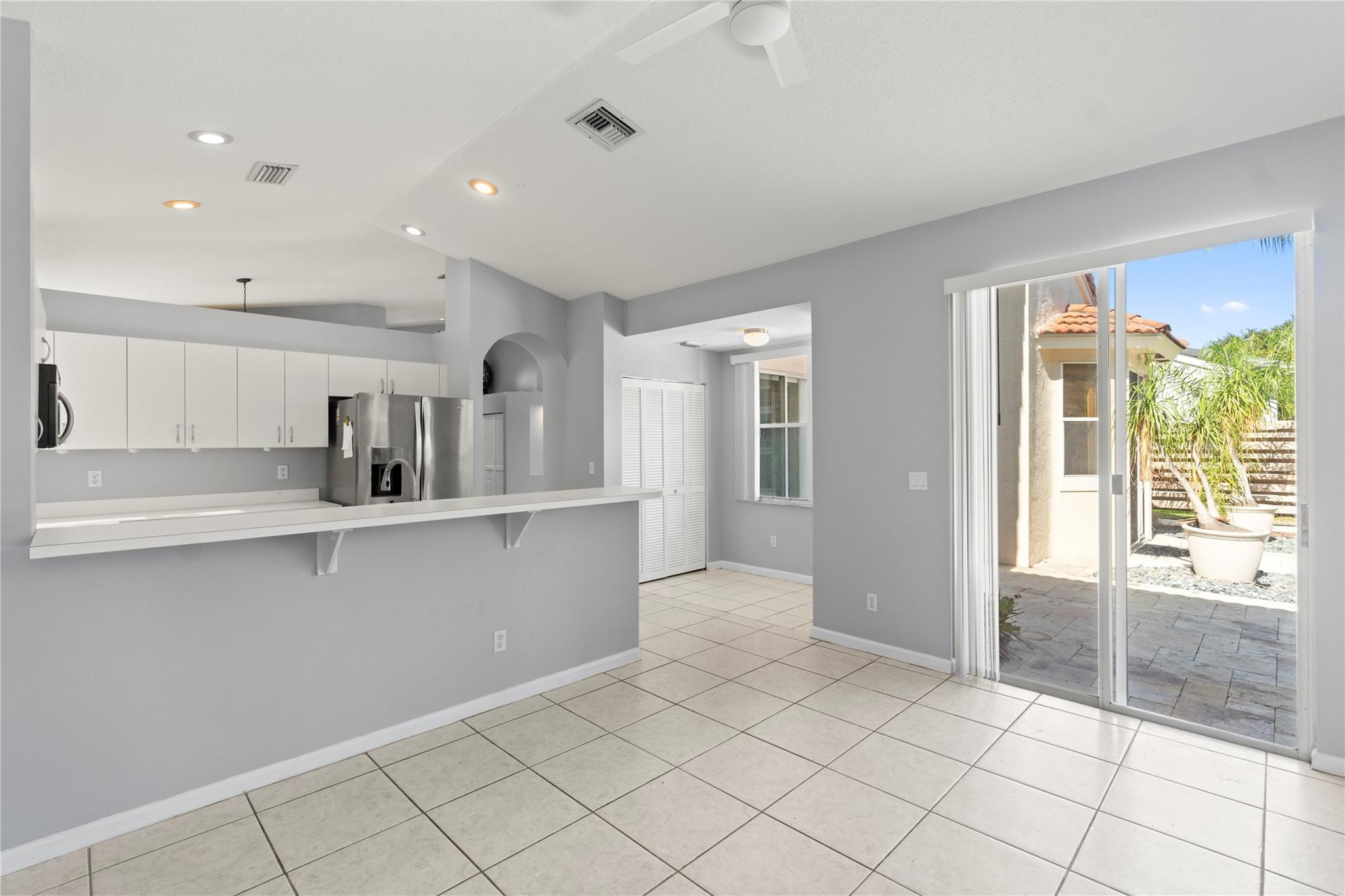 OAKLAND LAKES - Residential