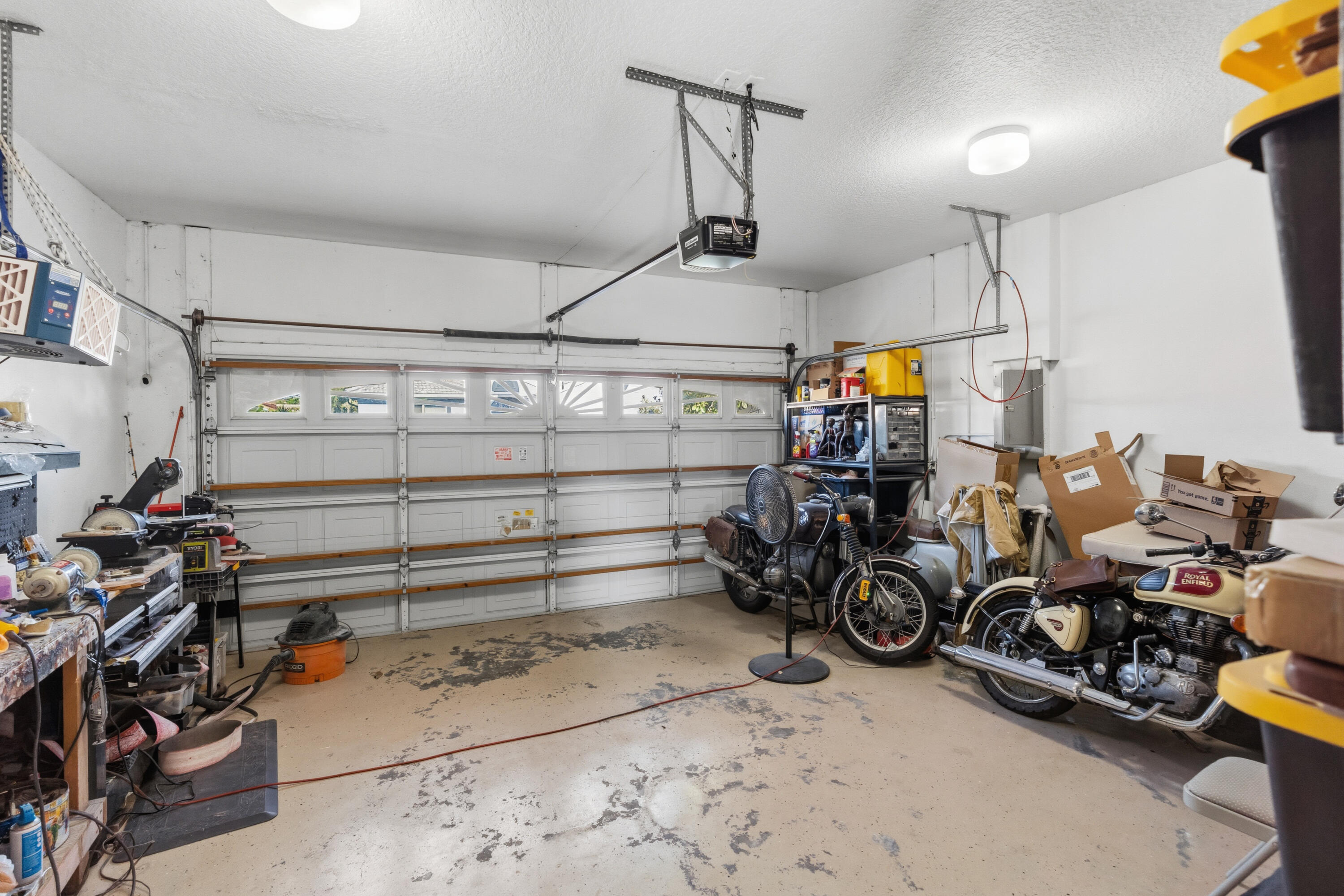 OAKLAND LAKES - Residential