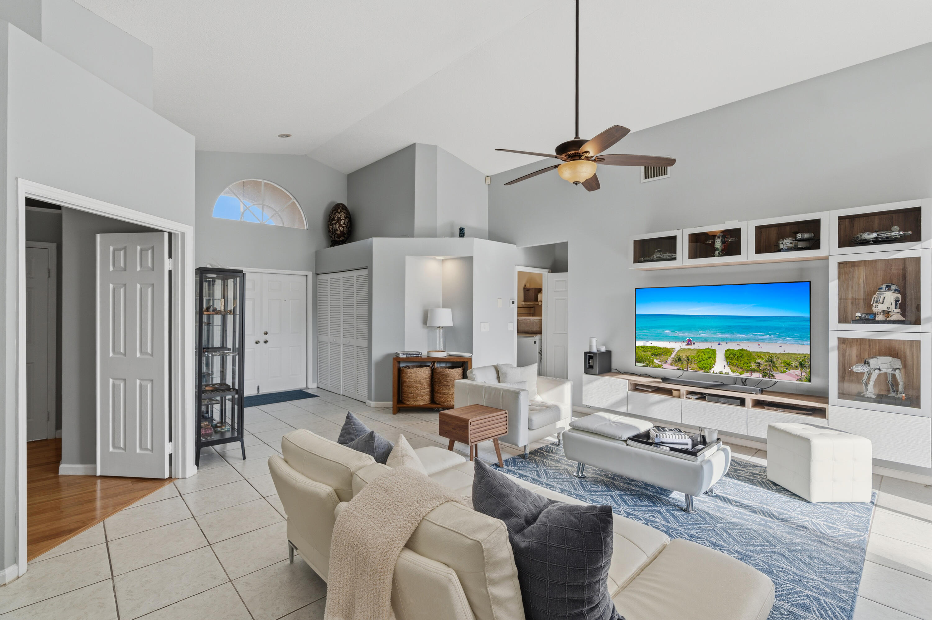 OAKLAND LAKES - Residential