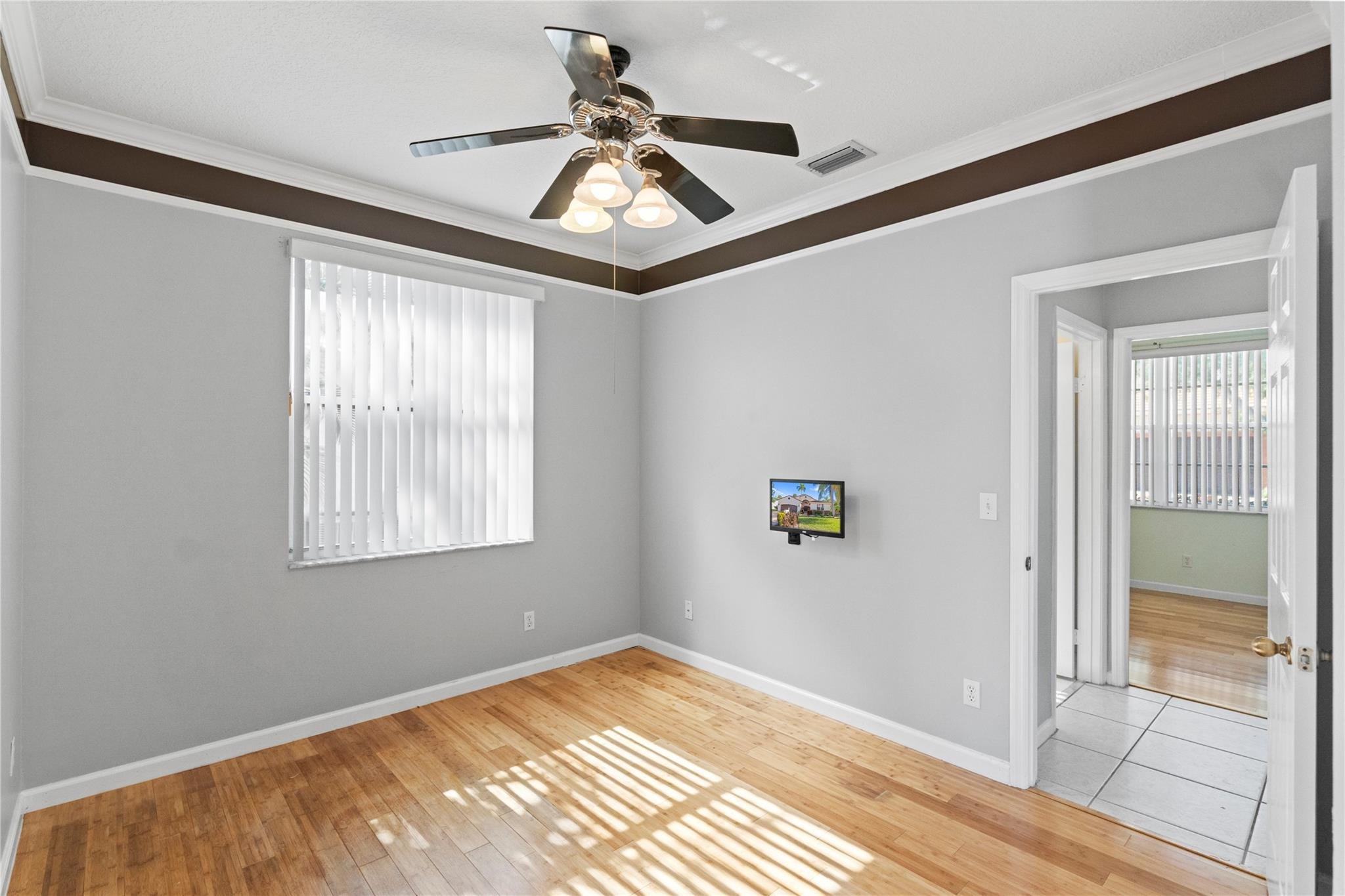 OAKLAND LAKES - Residential