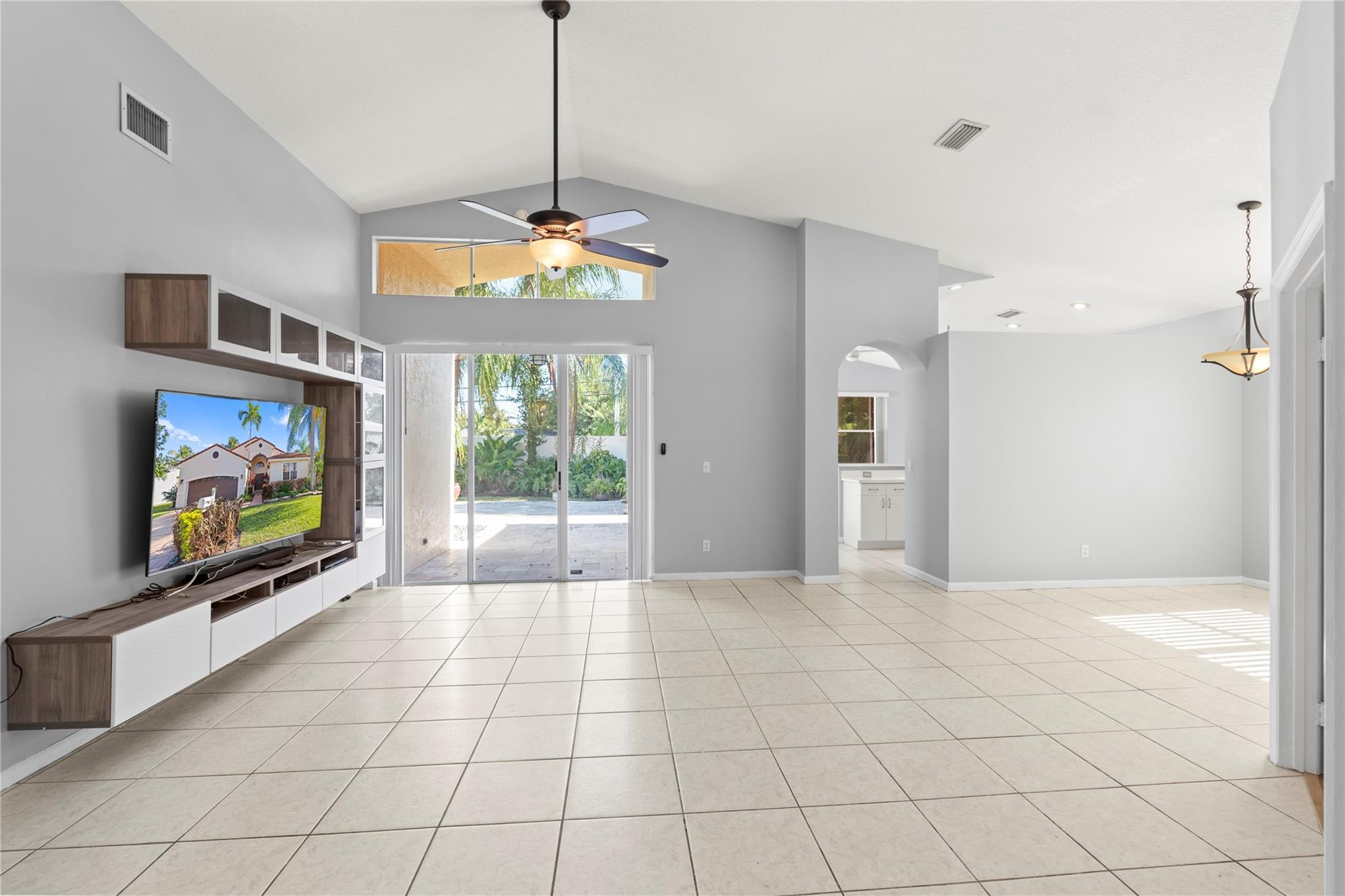 OAKLAND LAKES - Residential