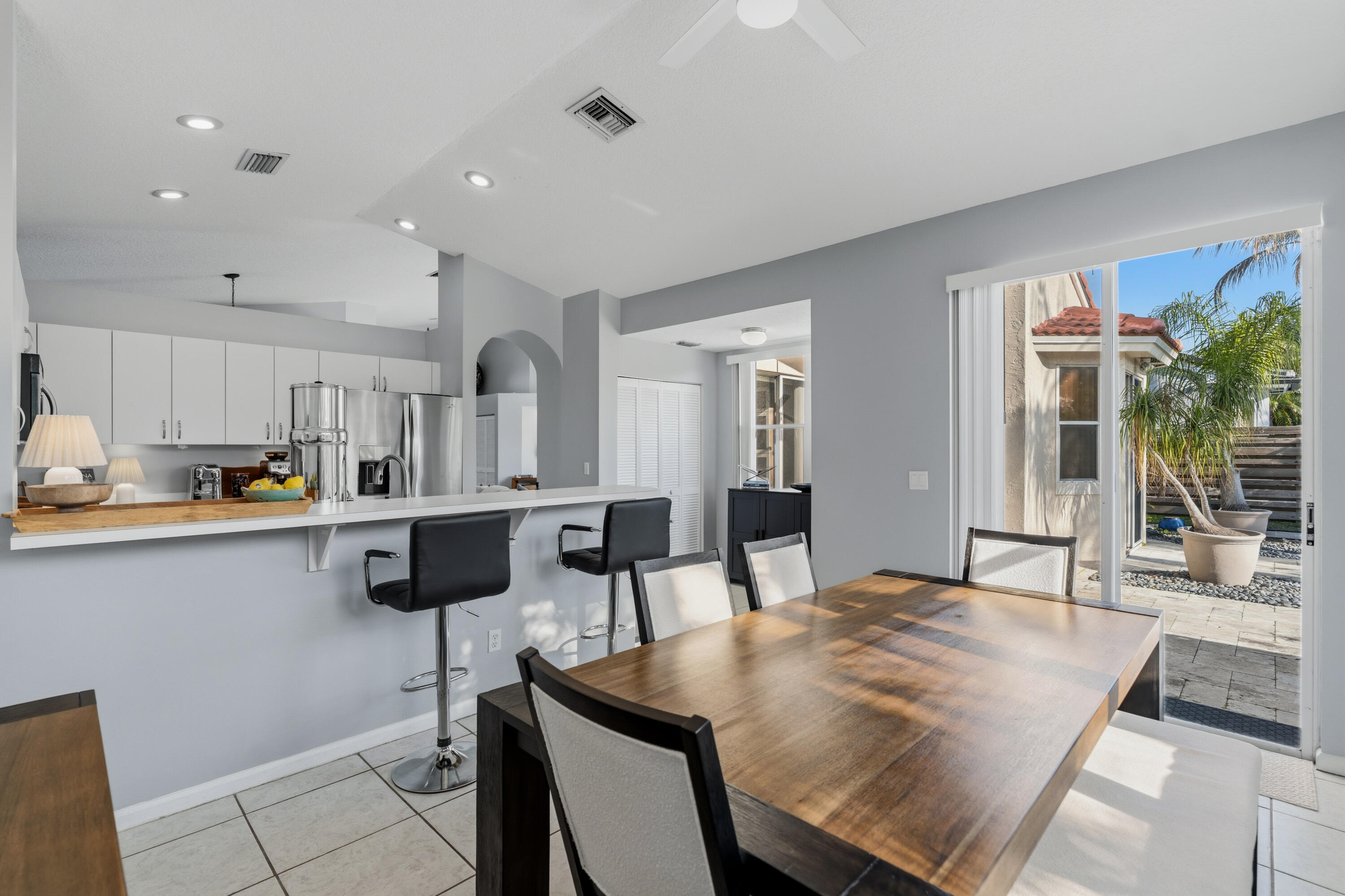 OAKLAND LAKES - Residential