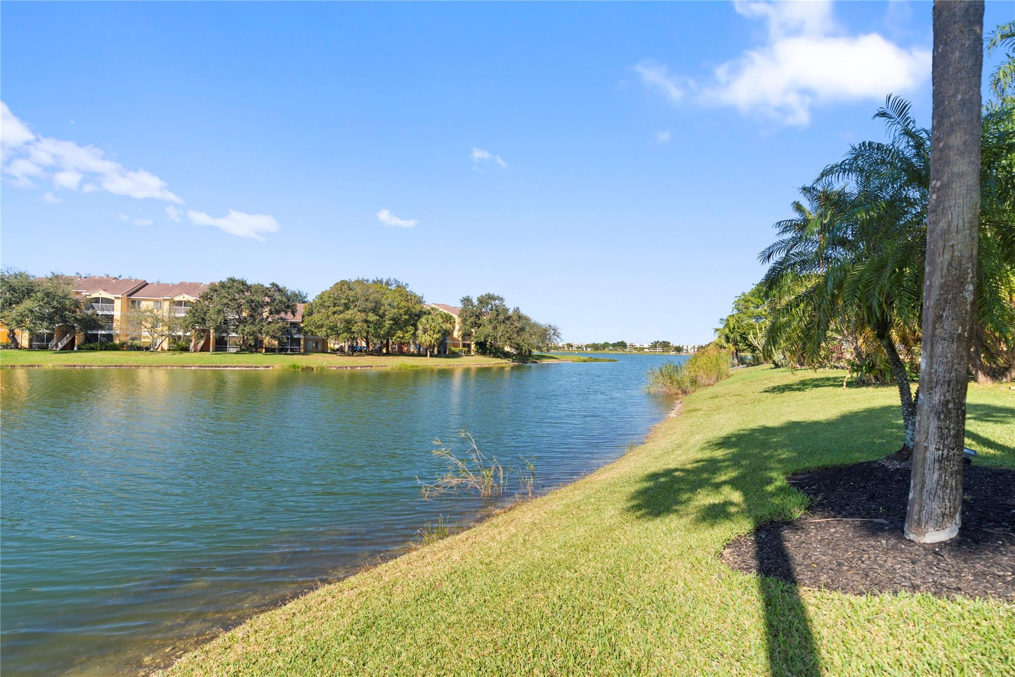 OAKLAND LAKES - Residential