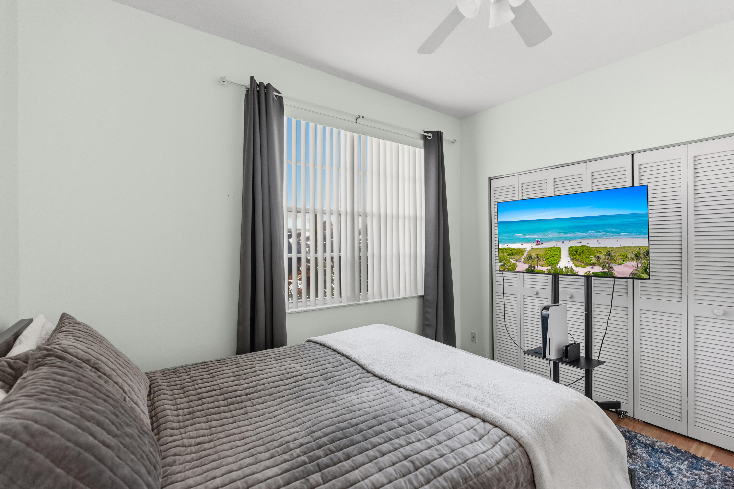 OAKLAND LAKES - Residential