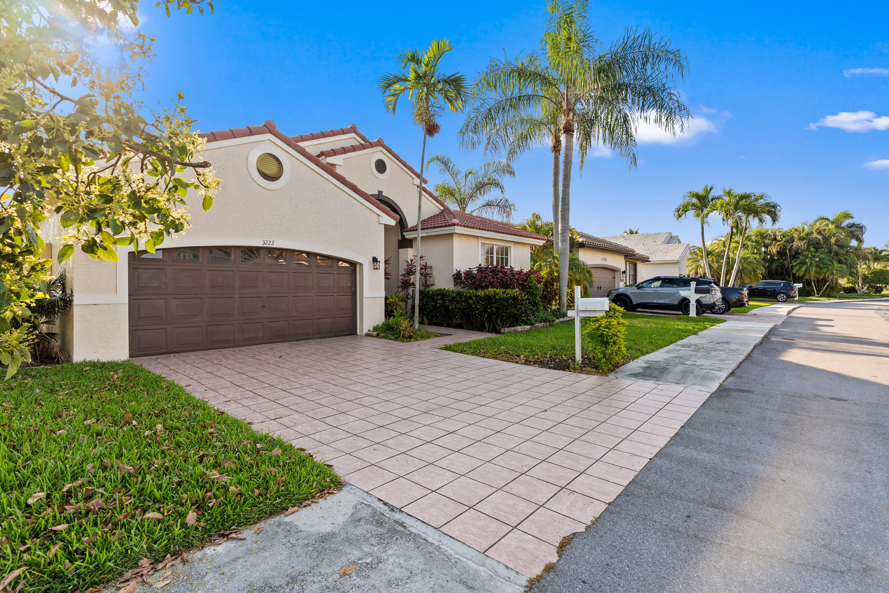 OAKLAND LAKES - Residential