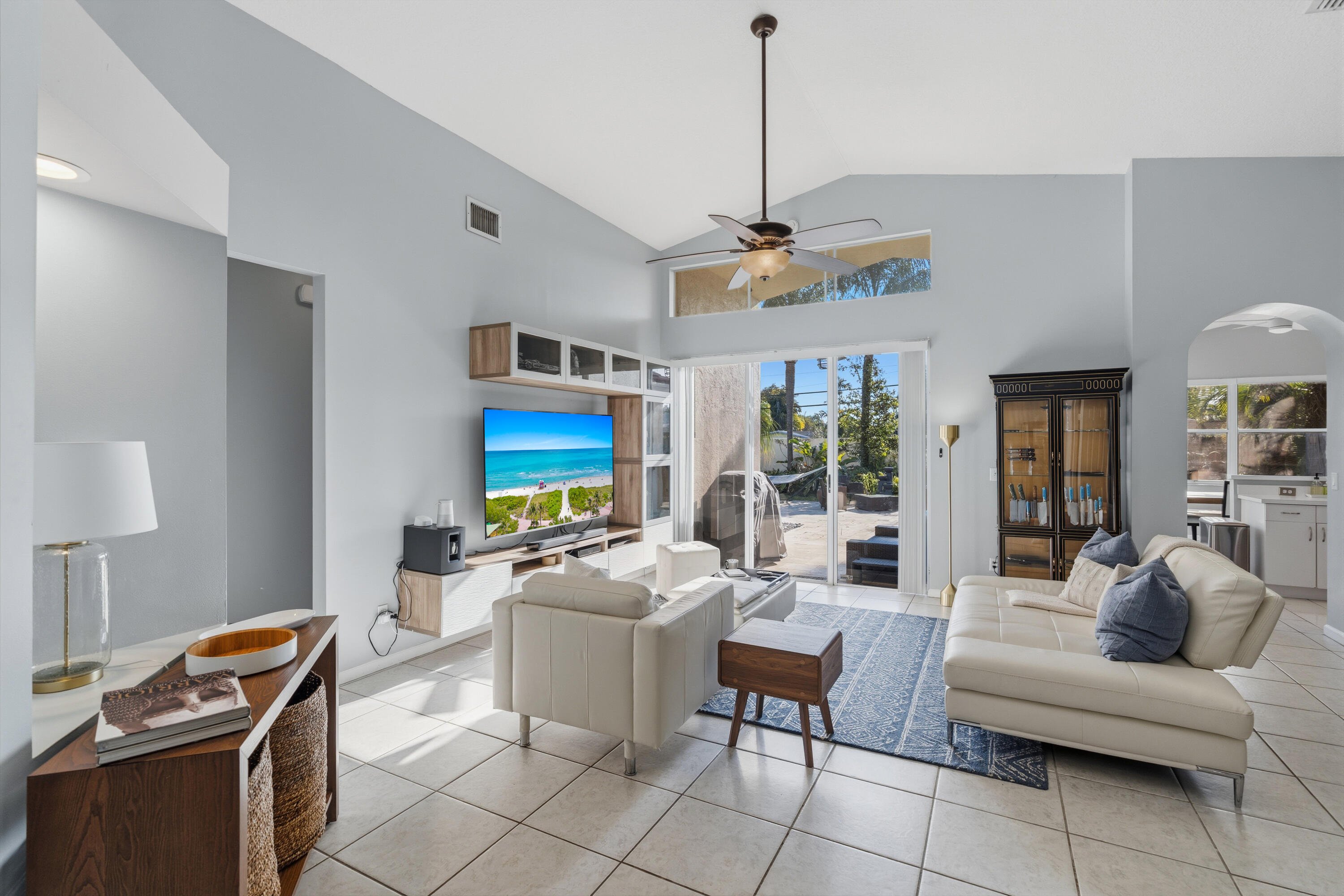 OAKLAND LAKES - Residential