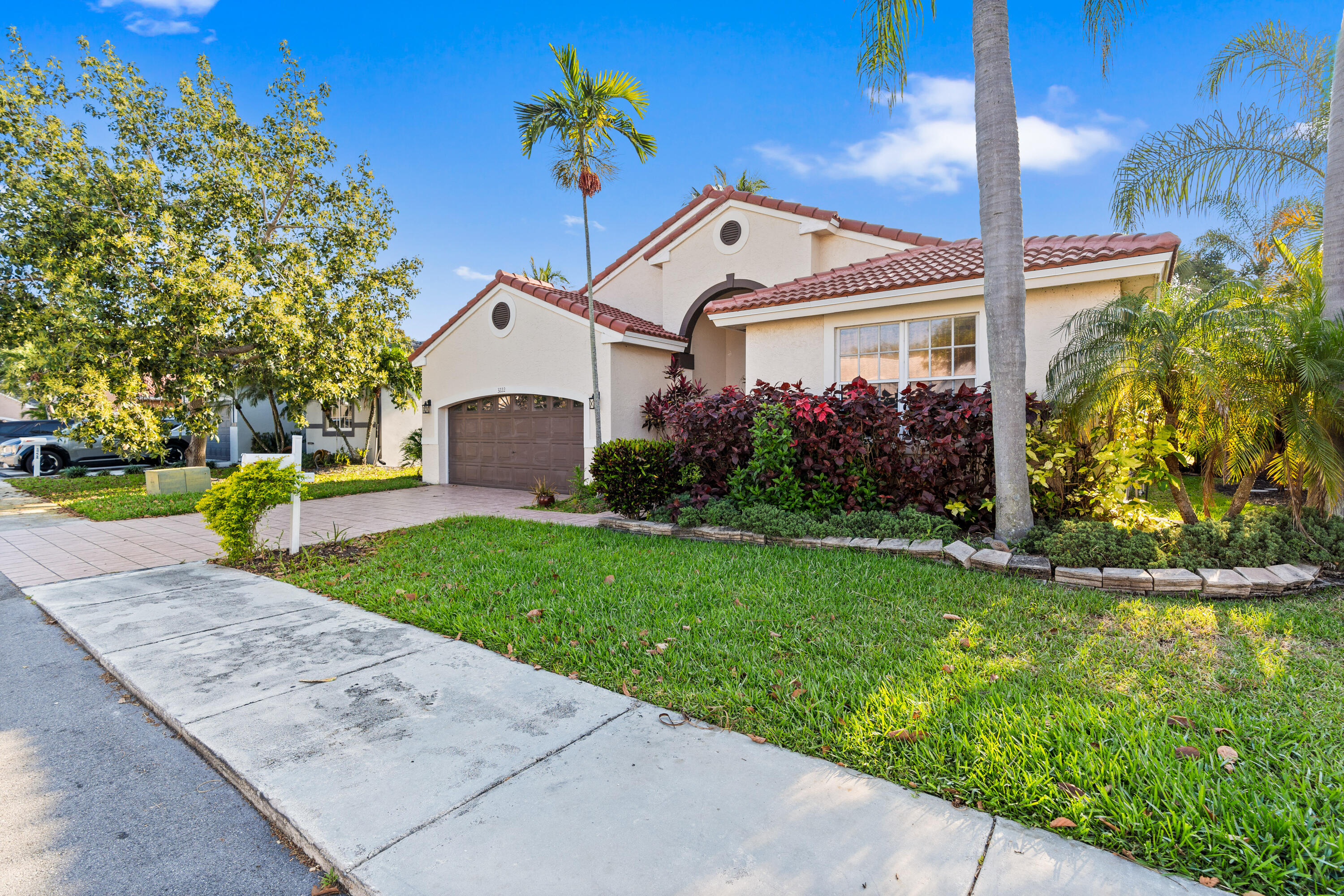 OAKLAND LAKES - Residential