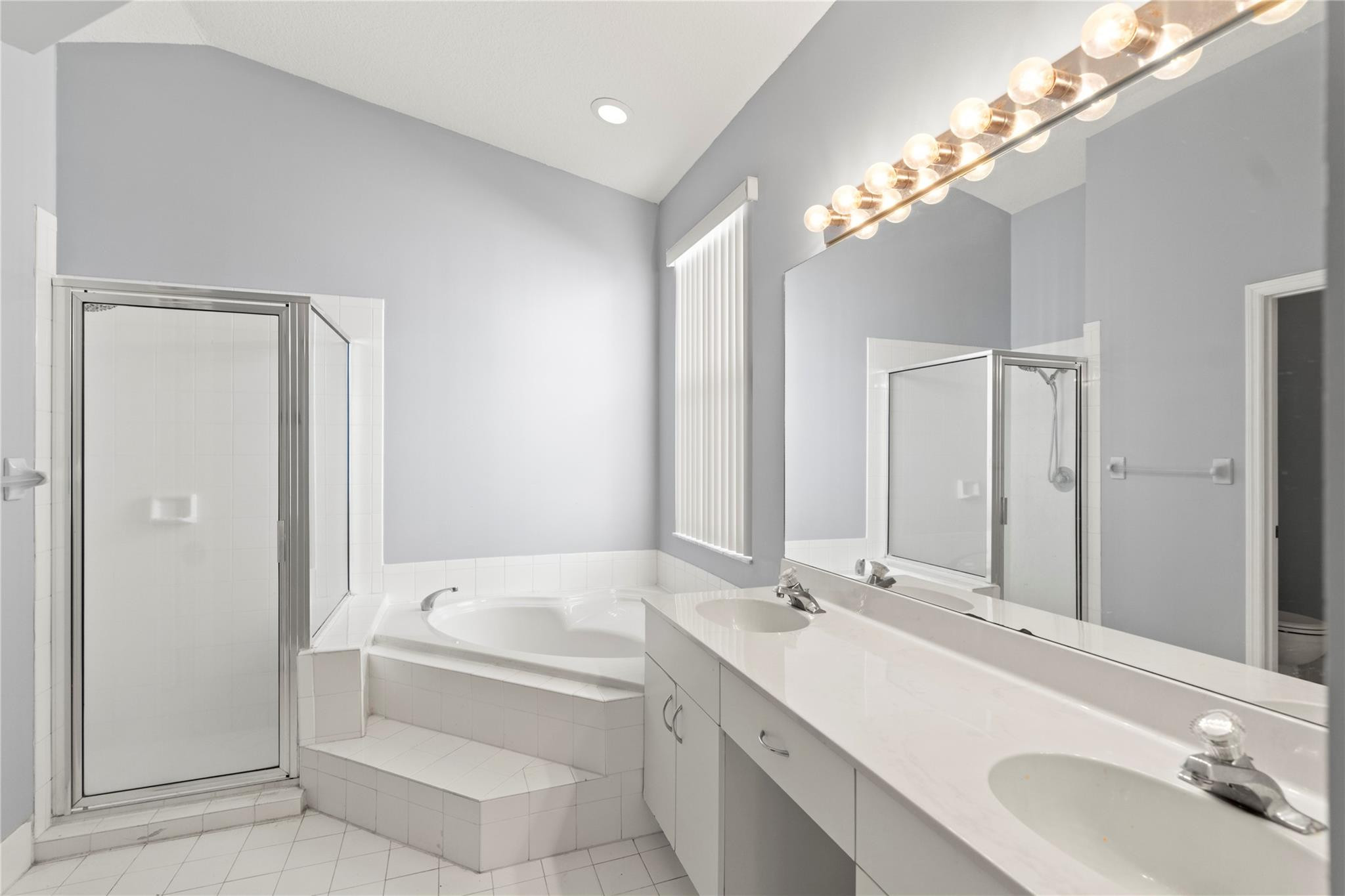 OAKLAND LAKES - Residential