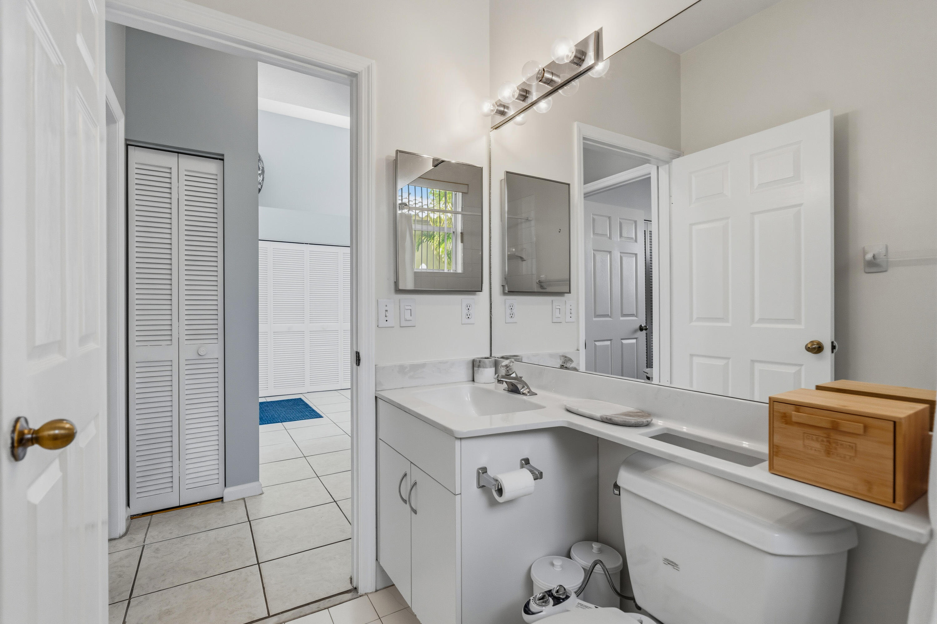 OAKLAND LAKES - Residential