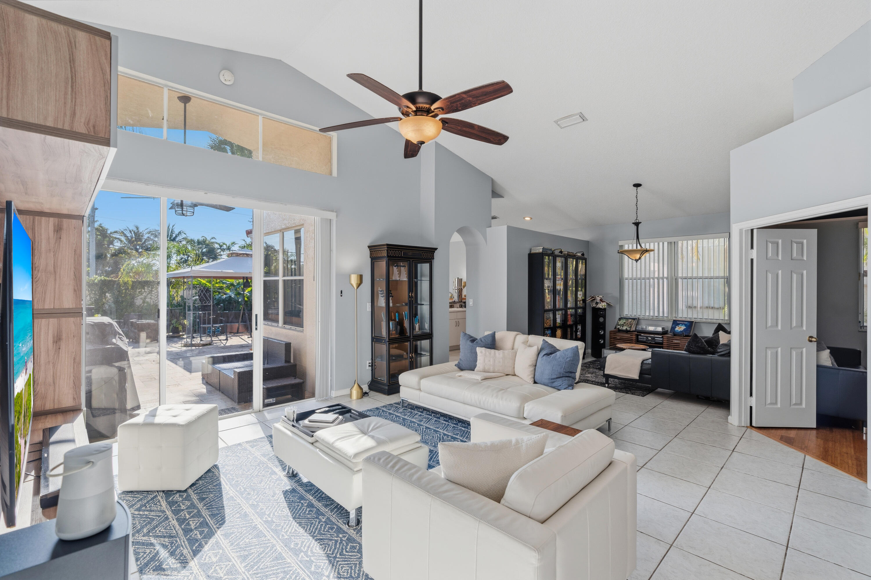 OAKLAND LAKES - Residential