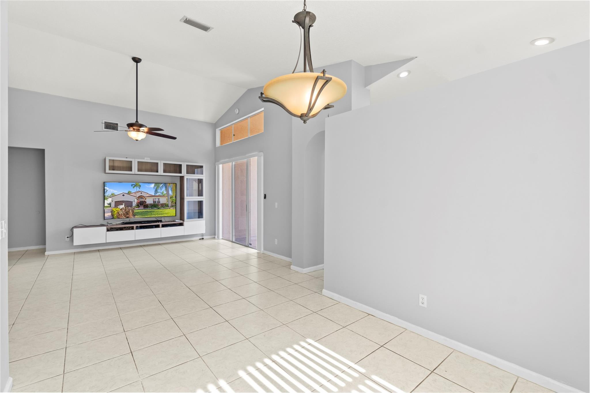 OAKLAND LAKES - Residential