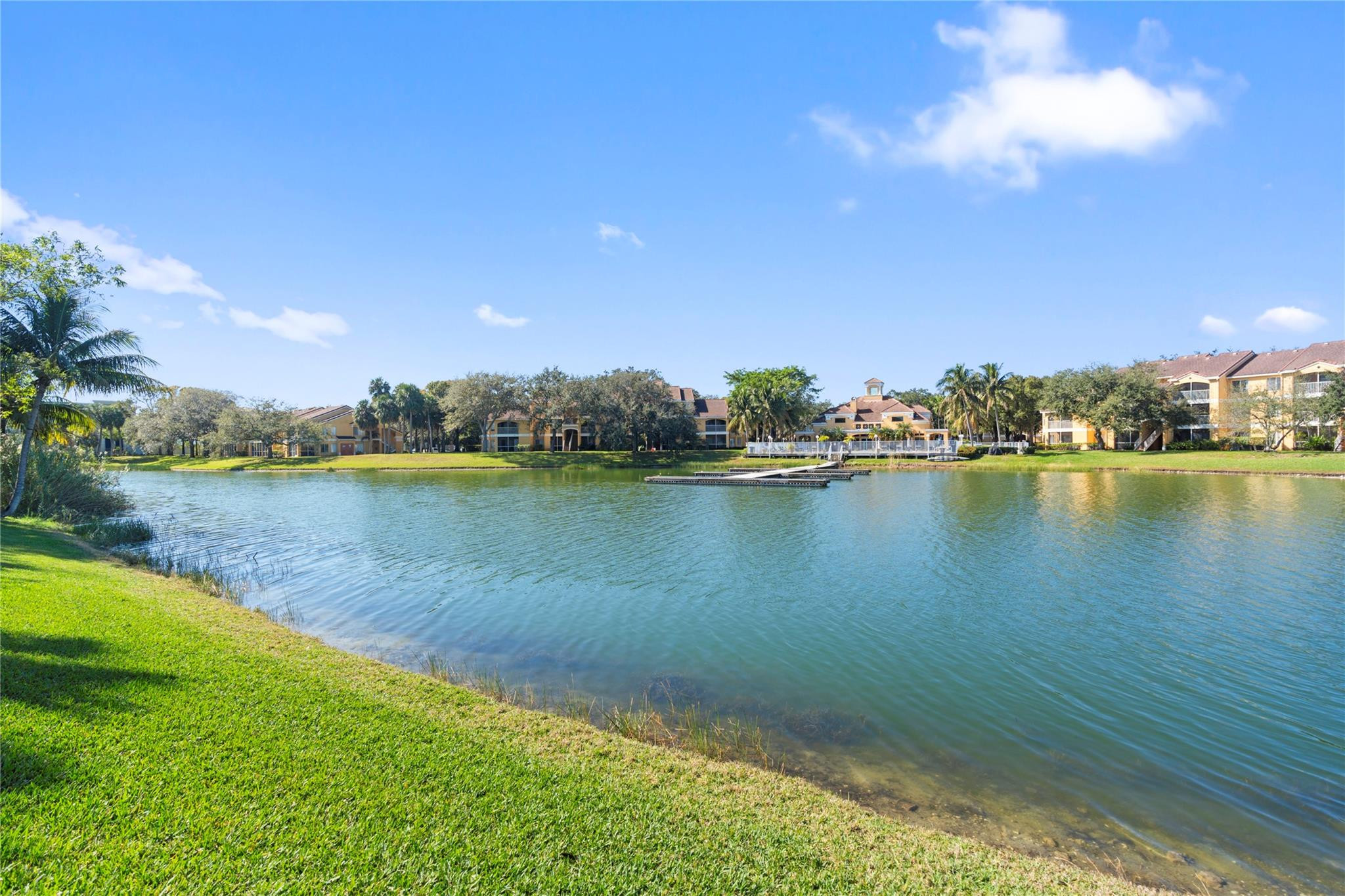 OAKLAND LAKES - Residential