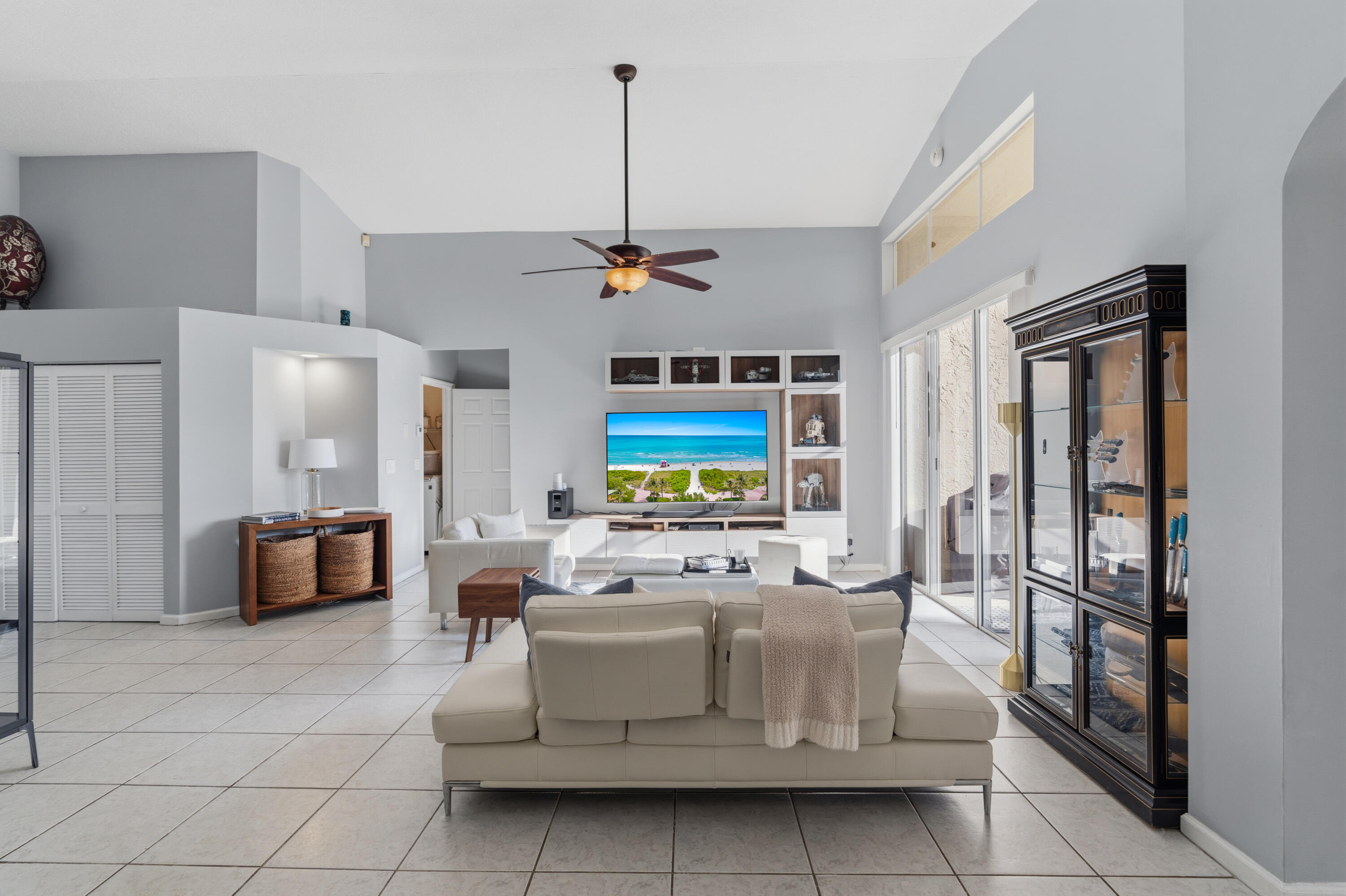 OAKLAND LAKES - Residential