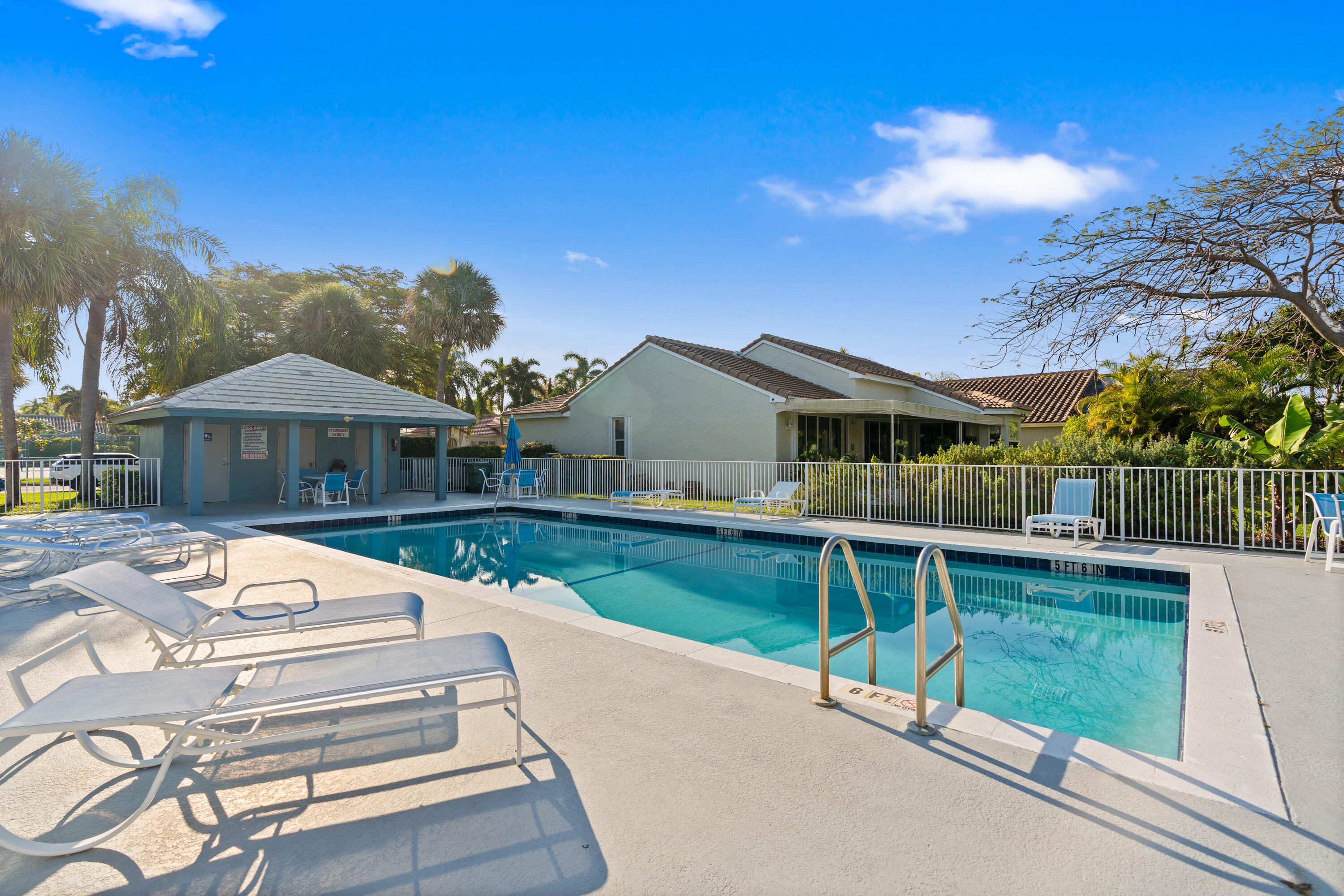 OAKLAND LAKES - Residential