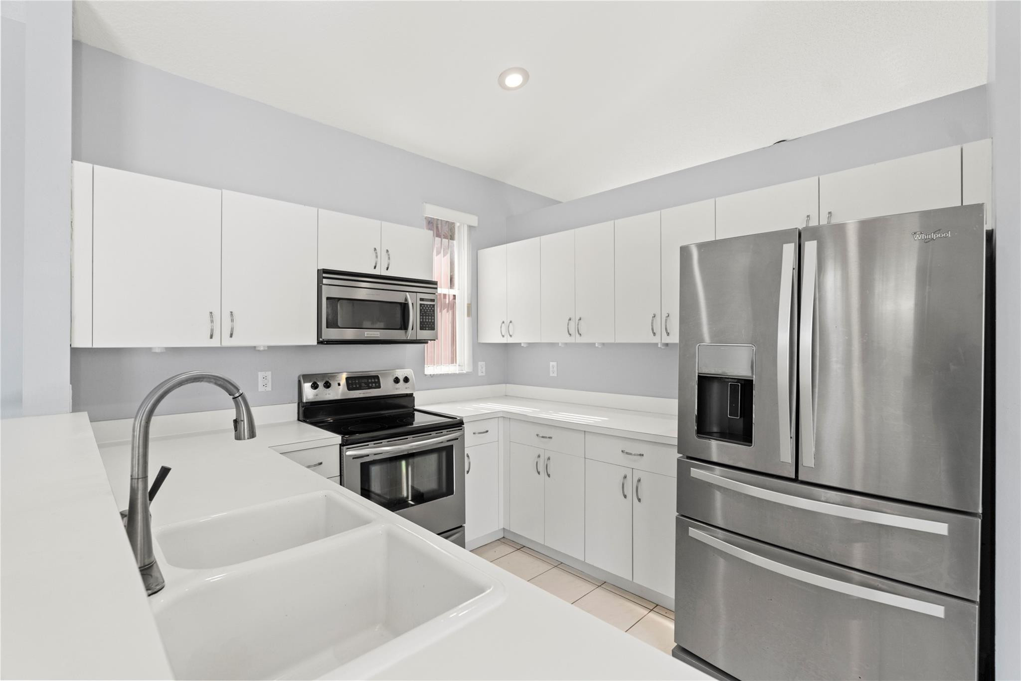 OAKLAND LAKES - Residential