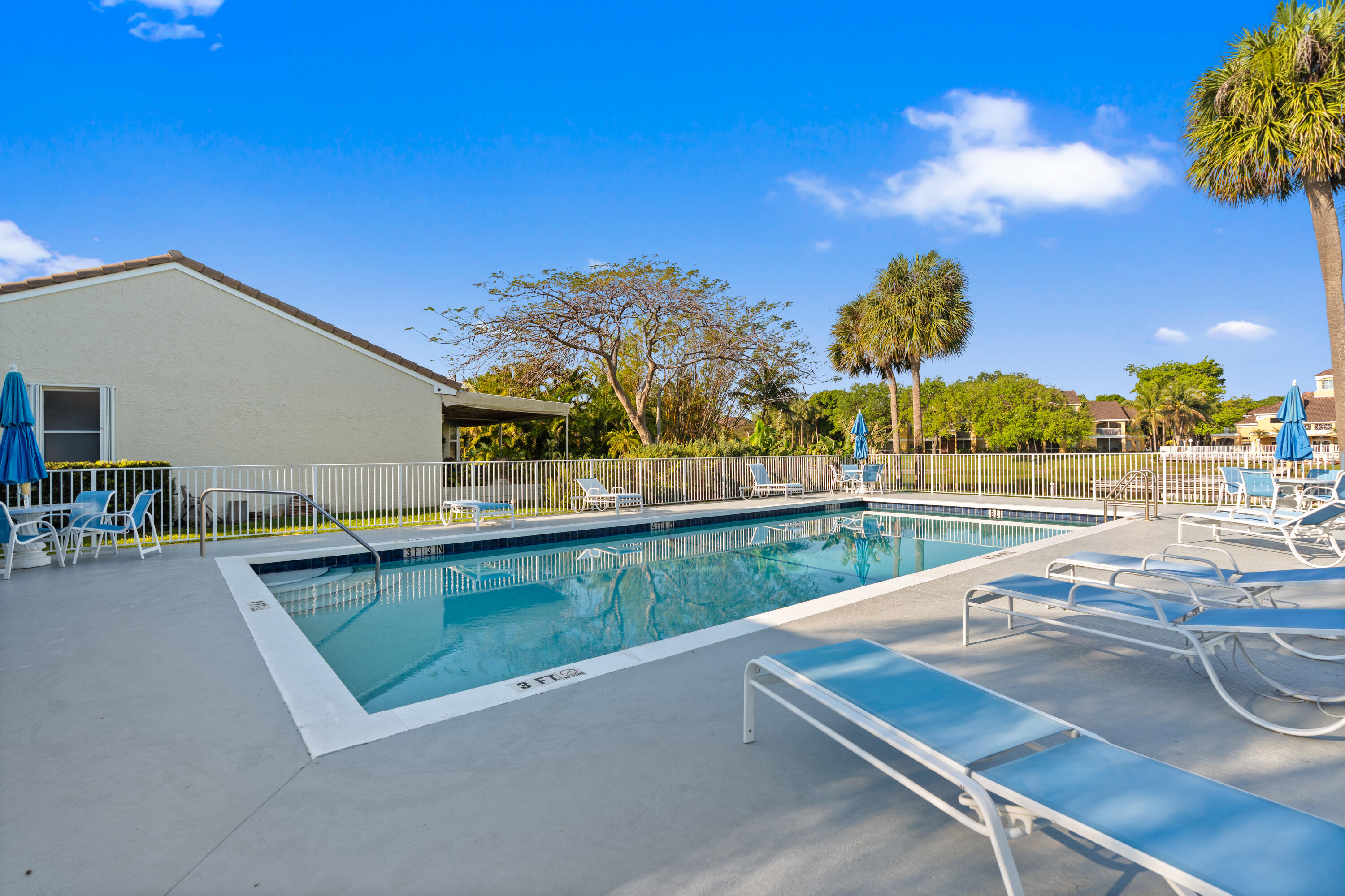 OAKLAND LAKES - Residential