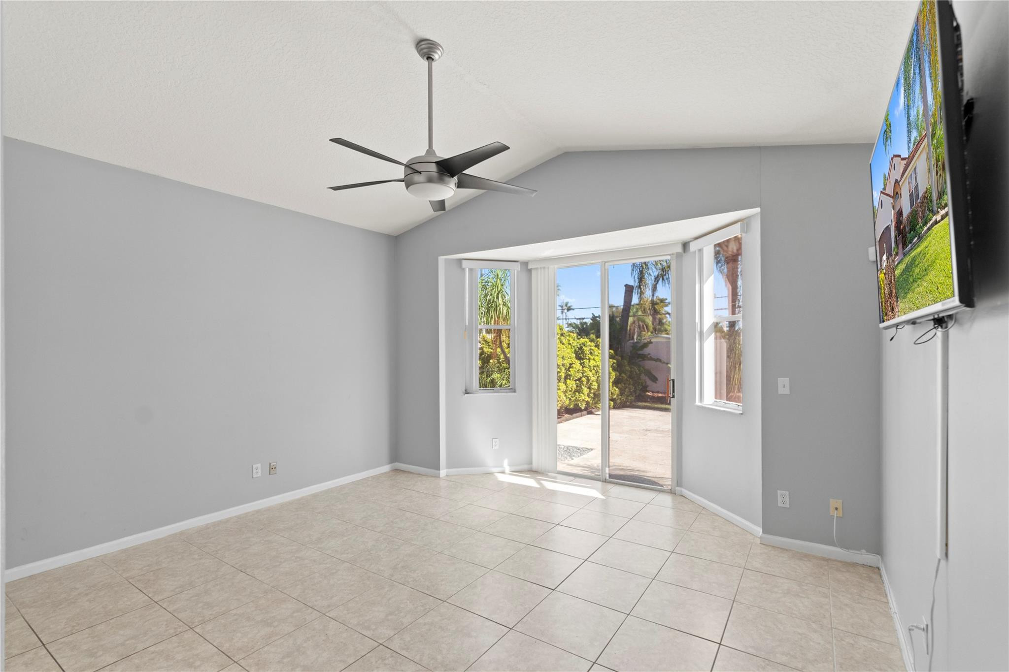 OAKLAND LAKES - Residential