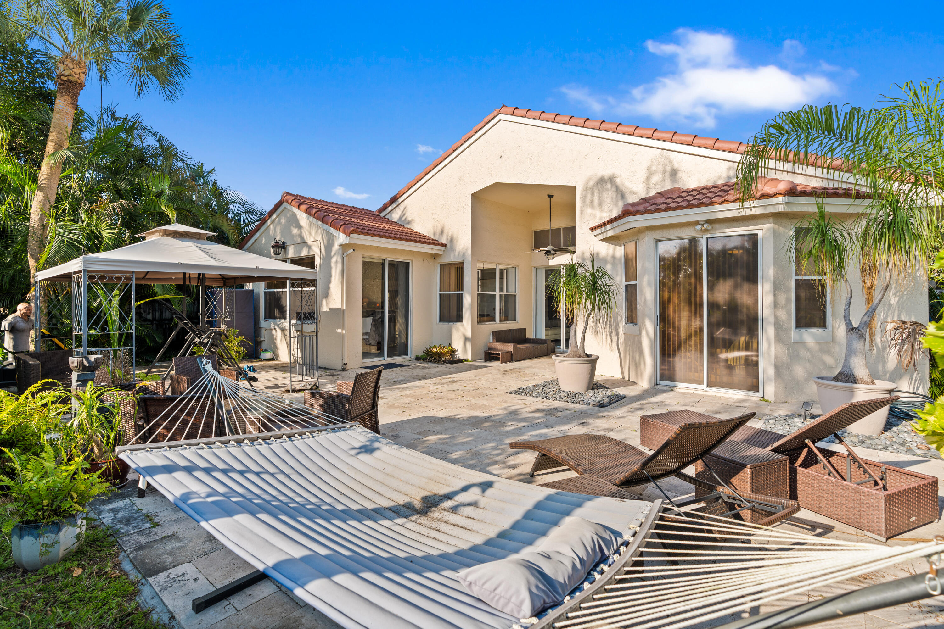 OAKLAND LAKES - Residential