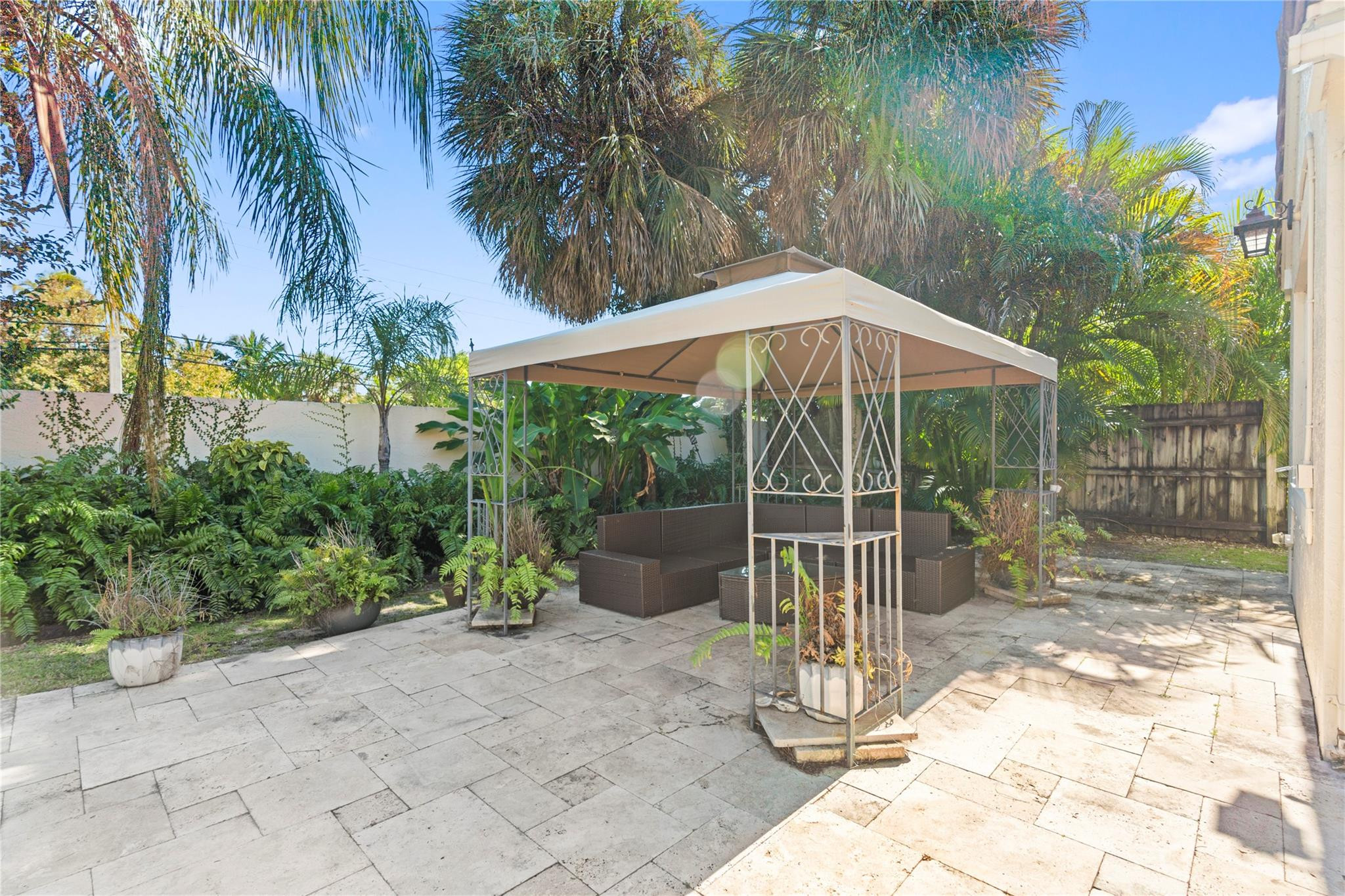 OAKLAND LAKES - Residential