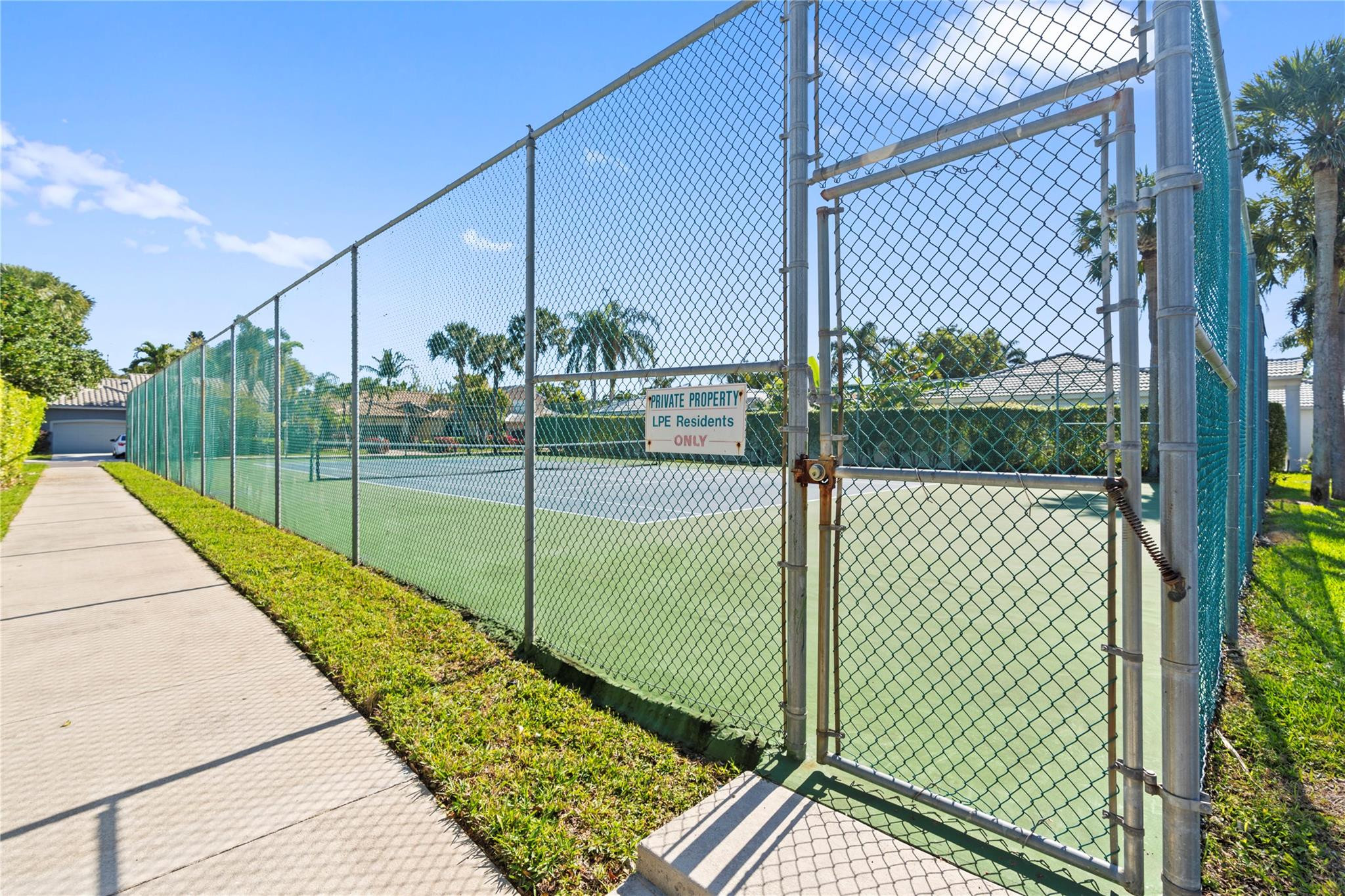 OAKLAND LAKES - Residential