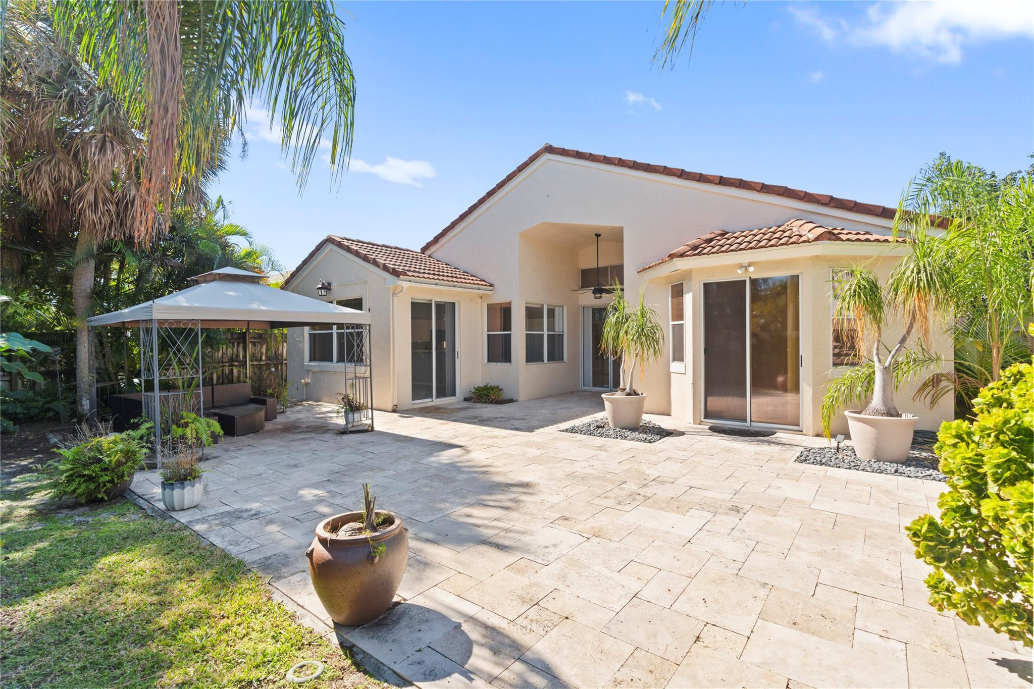 OAKLAND LAKES - Residential